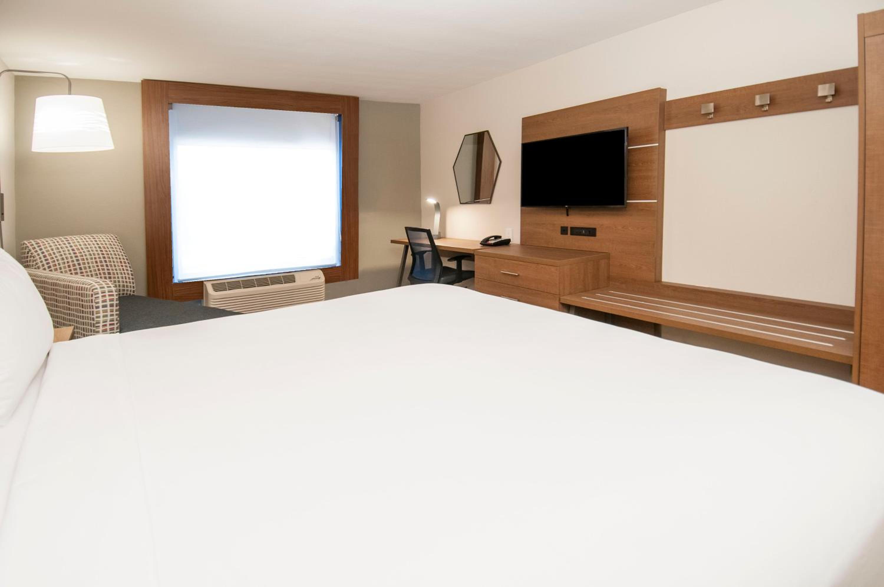 Standard King Room photo 2