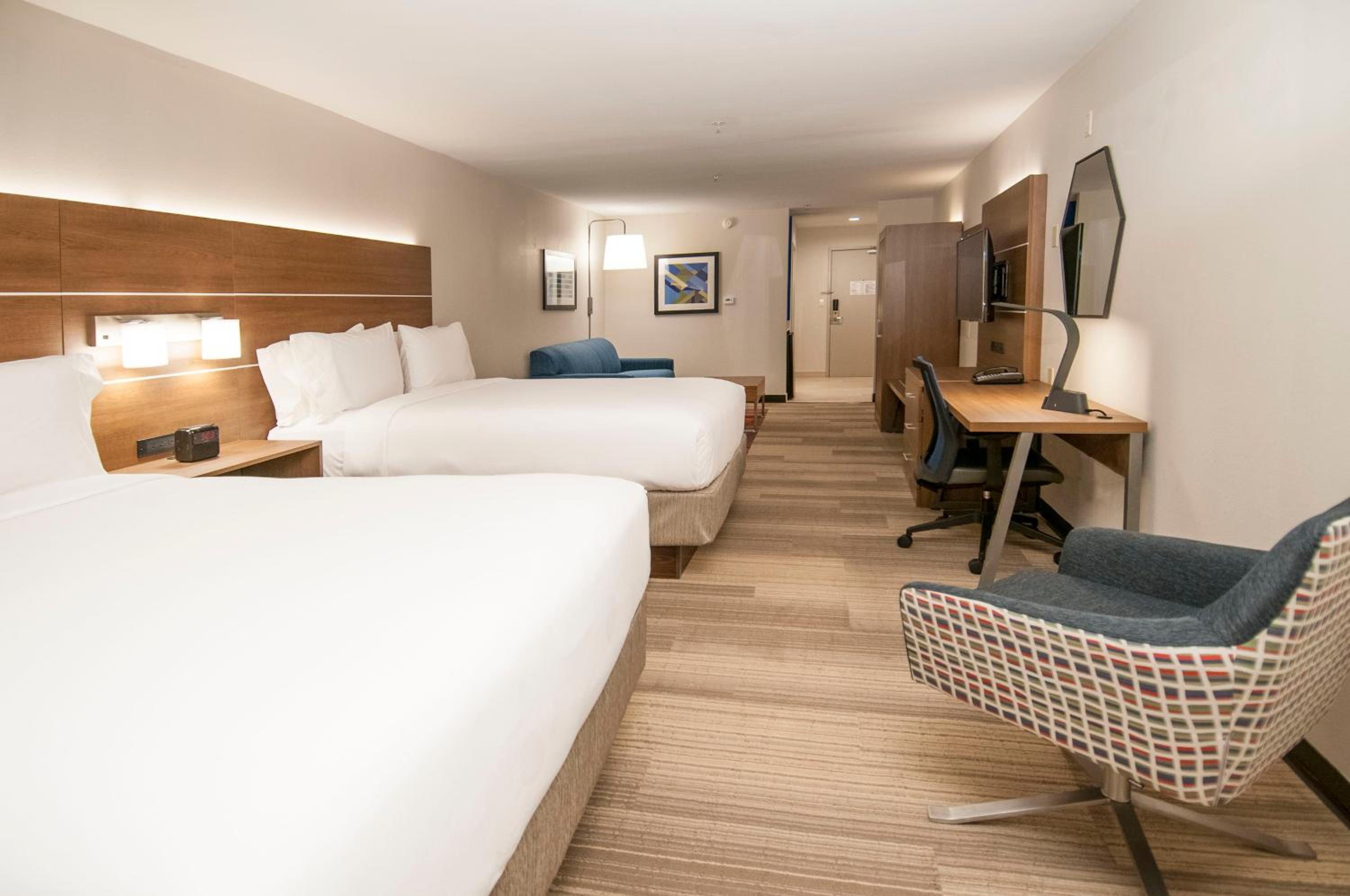 Queen Suite with Two Queen Beds and Sofa Bed photo 2