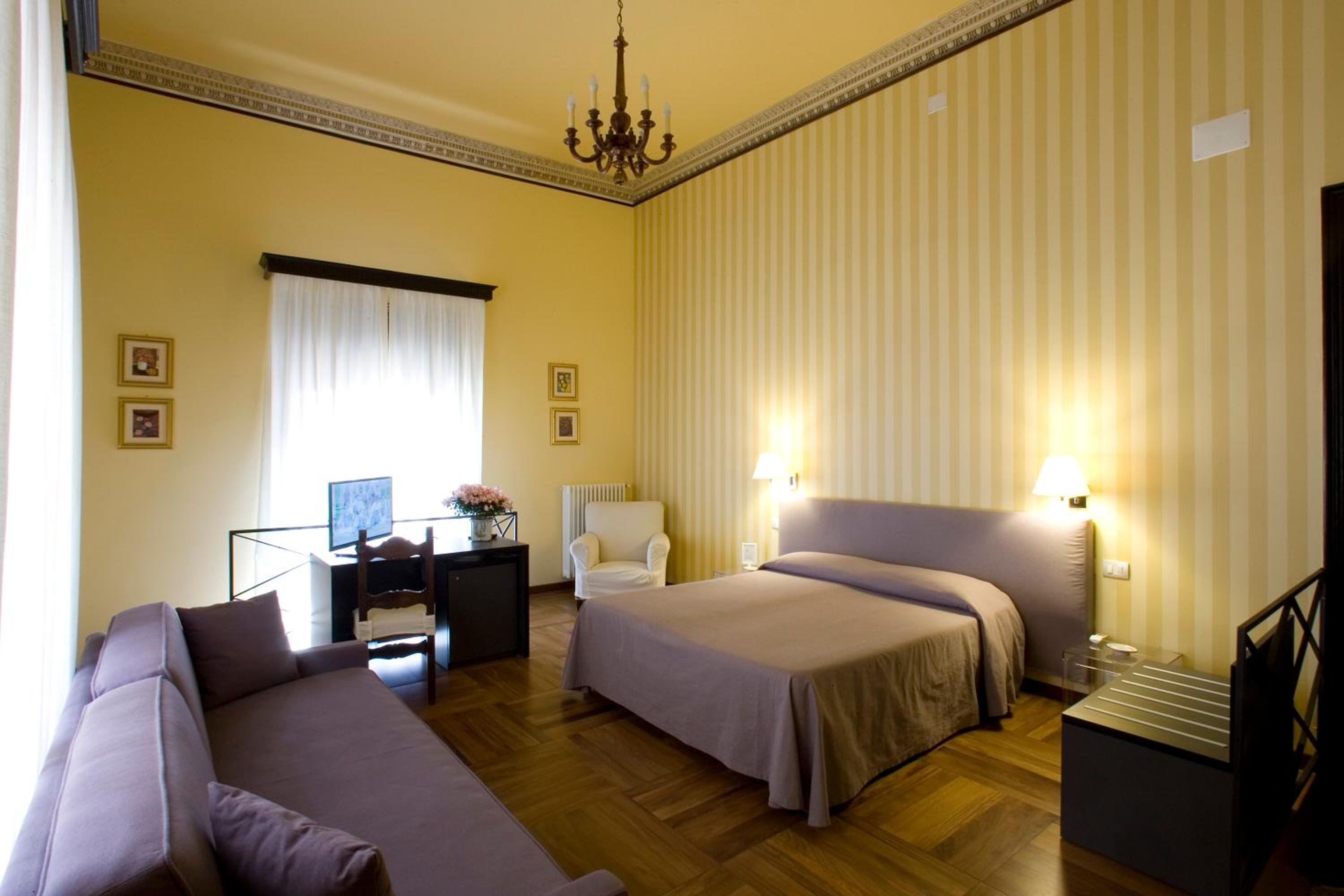 Double Room - Photo 8