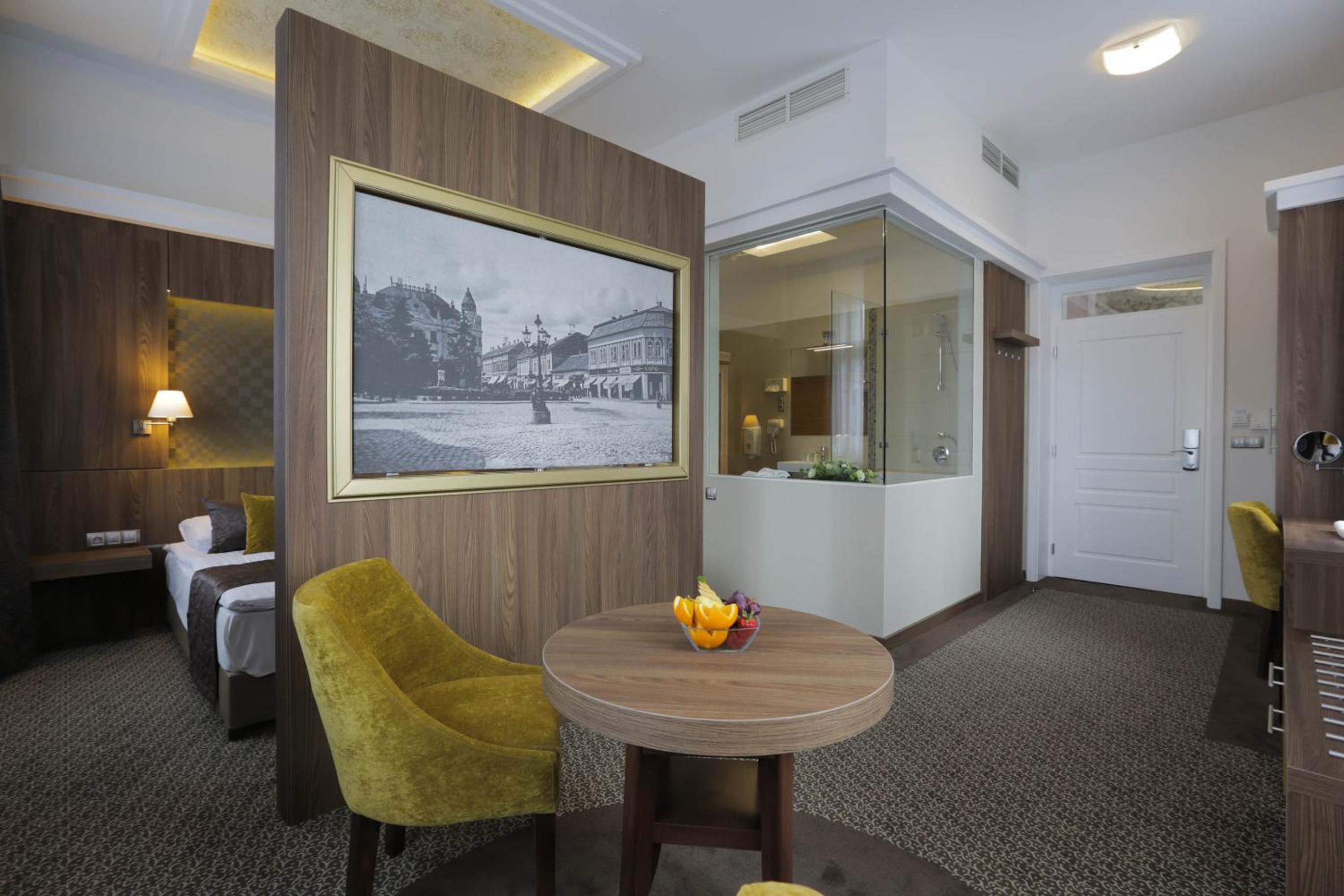 Double Room with Extra Bed - Photo 2