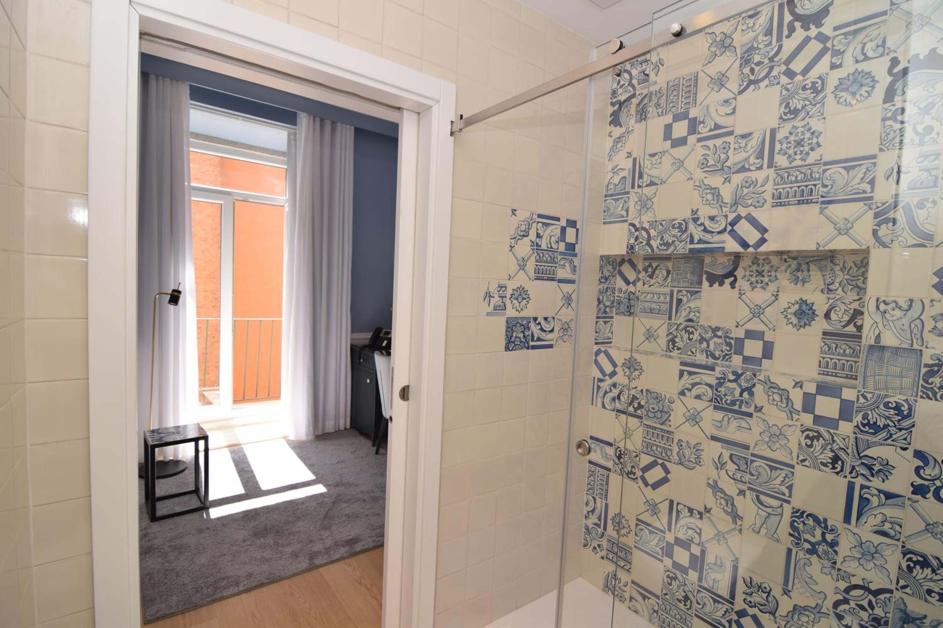 Deluxe Double or Twin Room - Photo 5