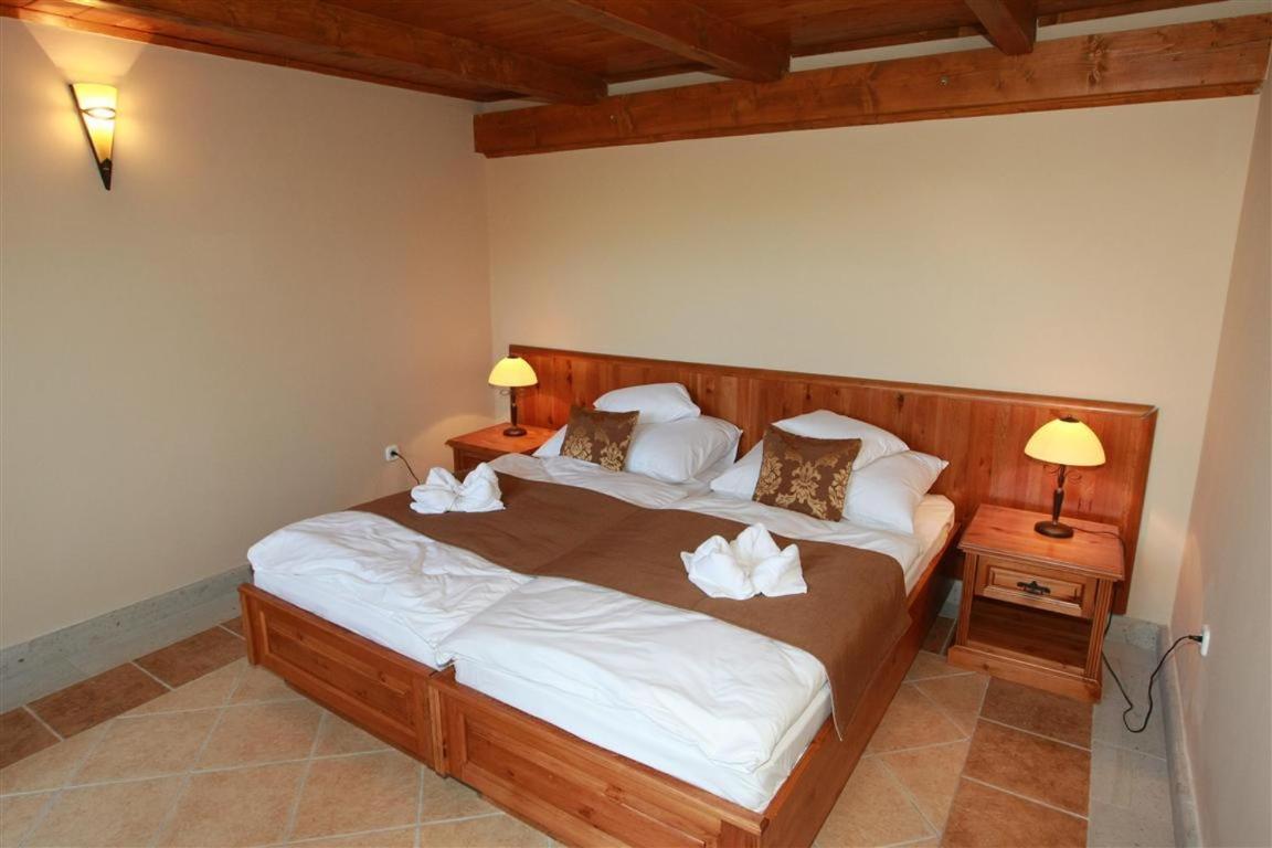 Room with Mezzanine photo 1