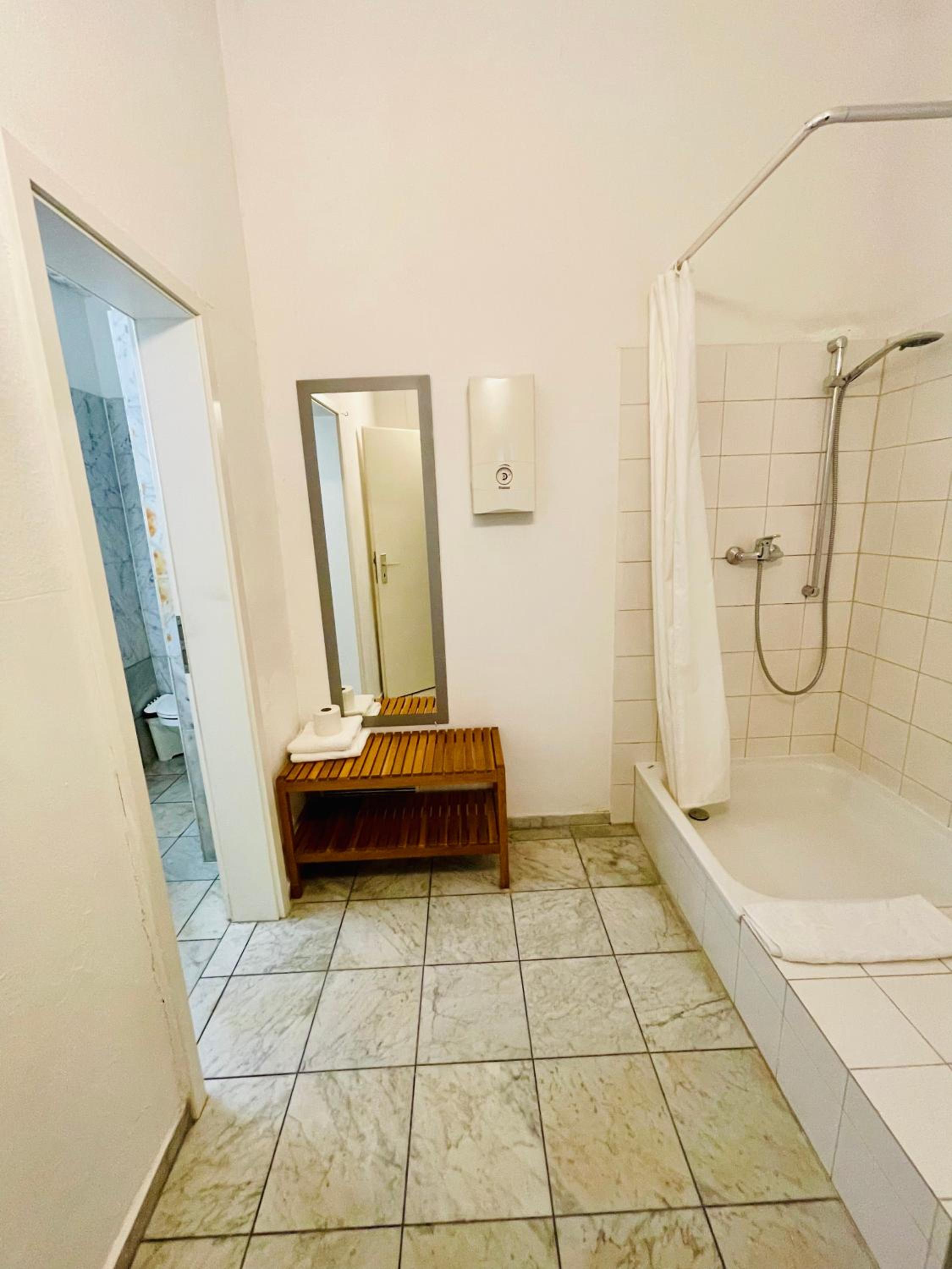 Superior Studio Ground Floor without Rhine River View/ Neighboring house - Photo 5
