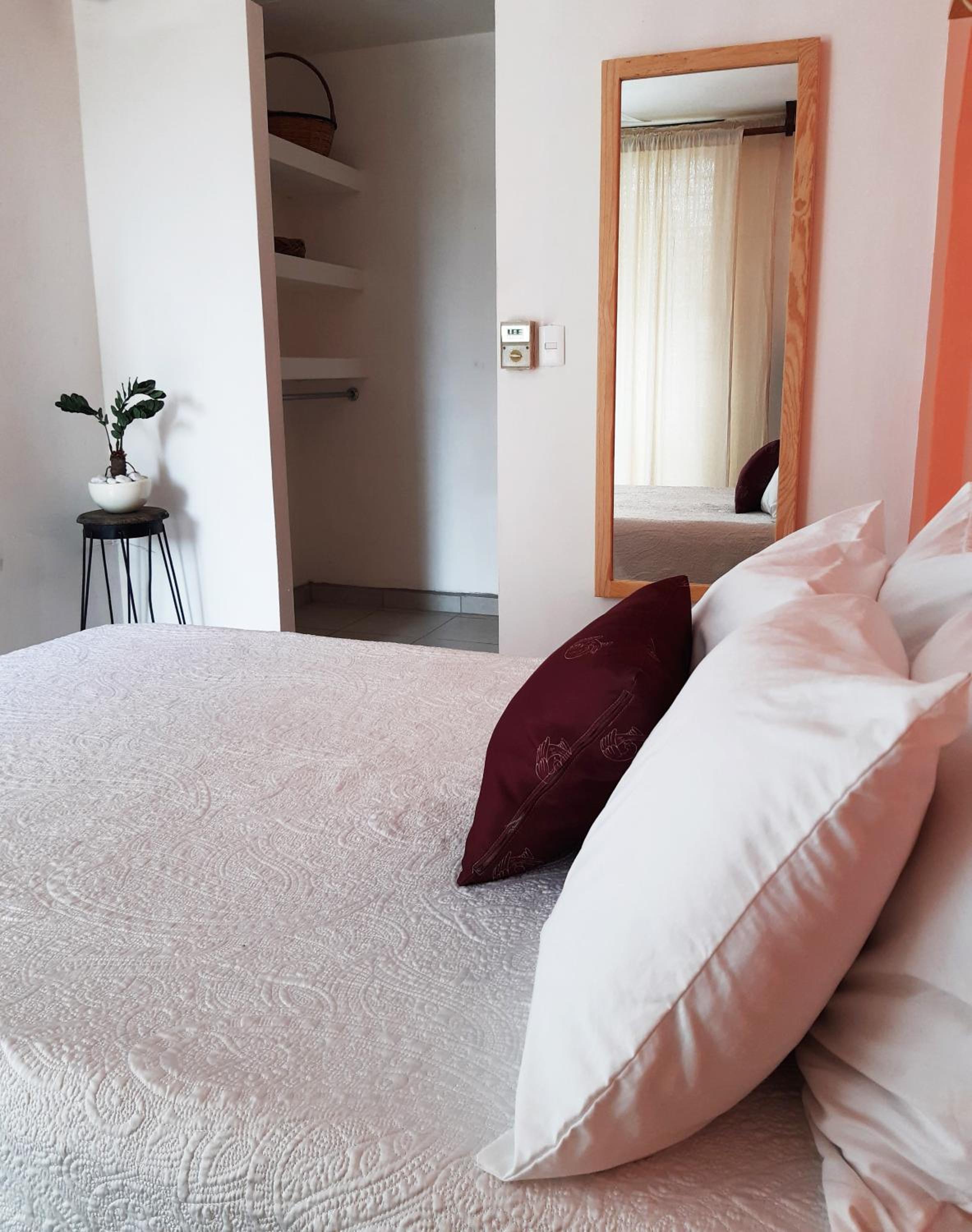 Deluxe Double Room with Balcony - Photo 7