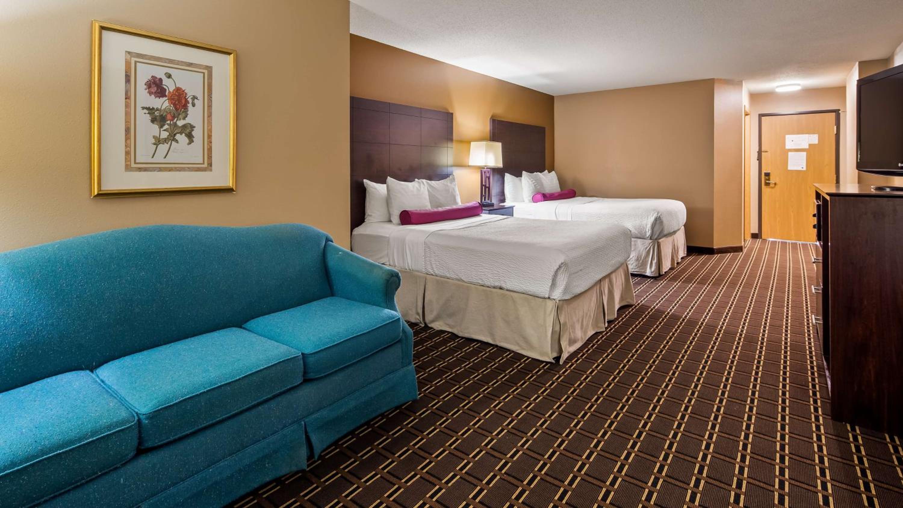 Queen Room with Two Queen Beds and Sofa - Non-Smoking