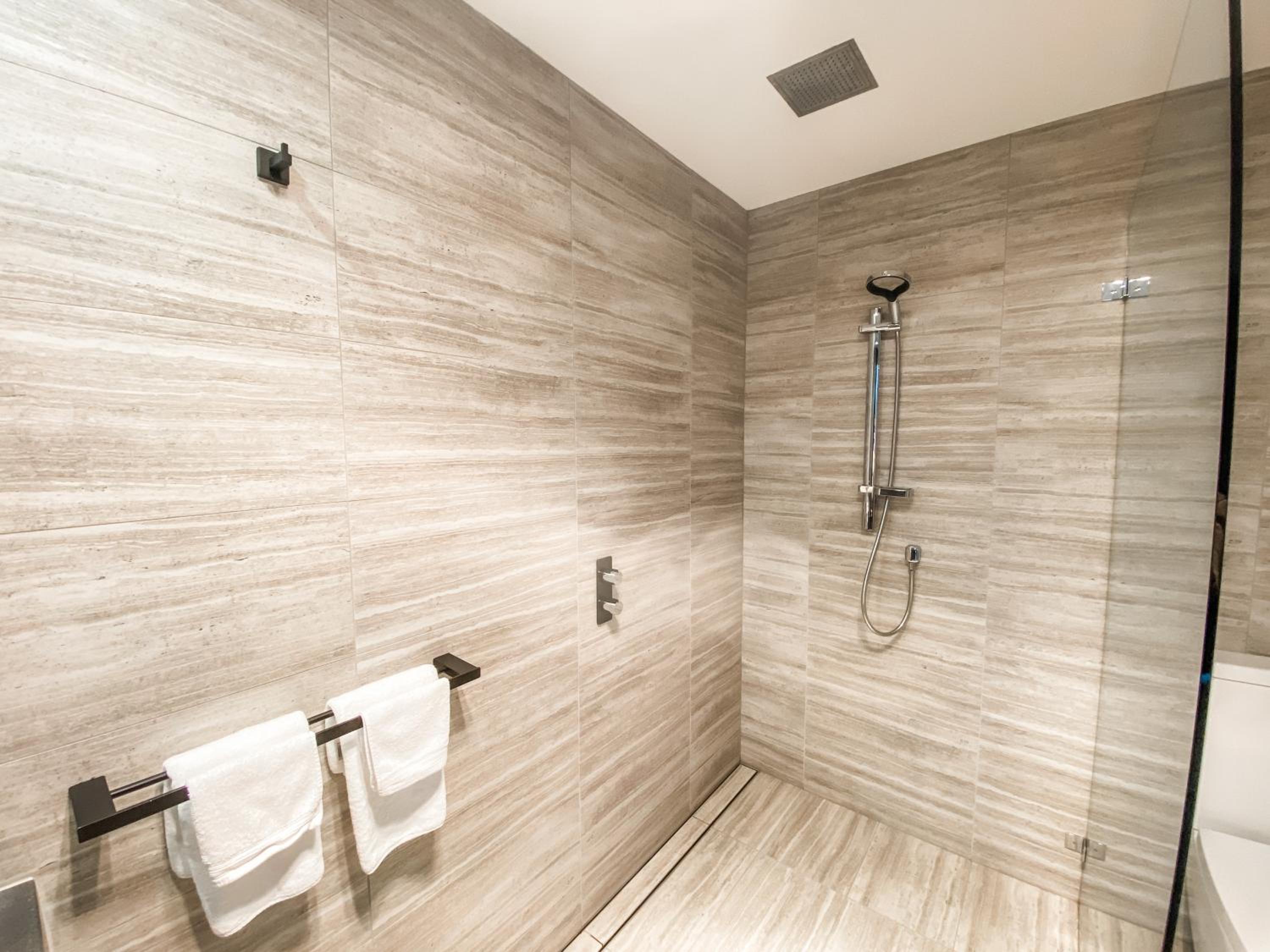 Deluxe King Suite - Photo 4