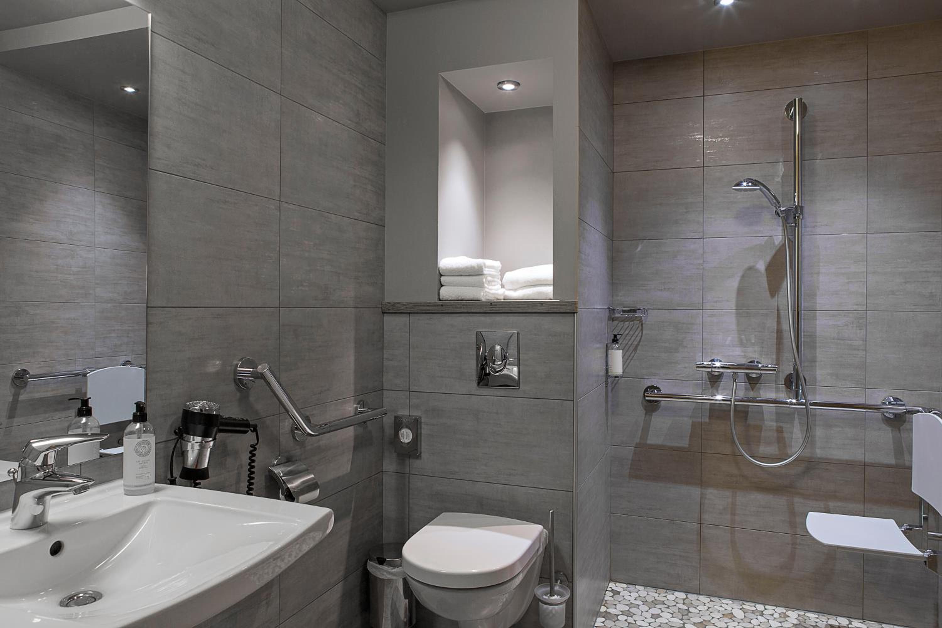 Superior Double or Twin Room - Photo 7