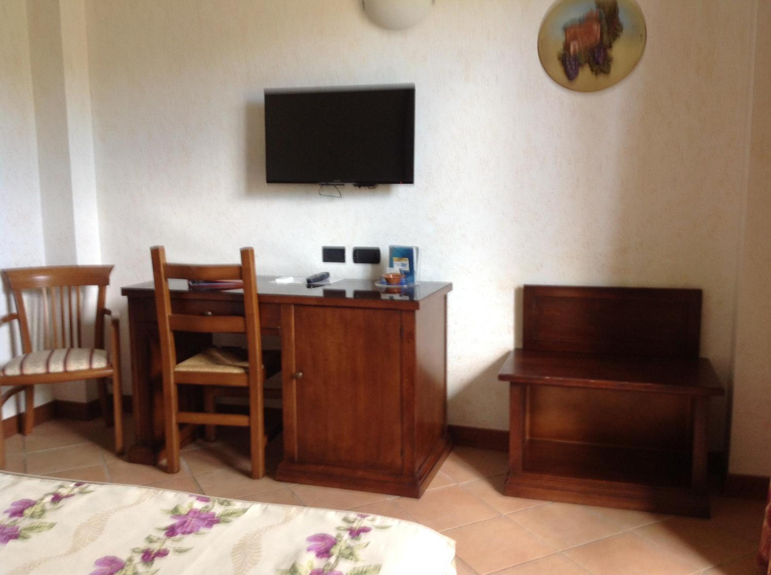Double Room - Photo 7
