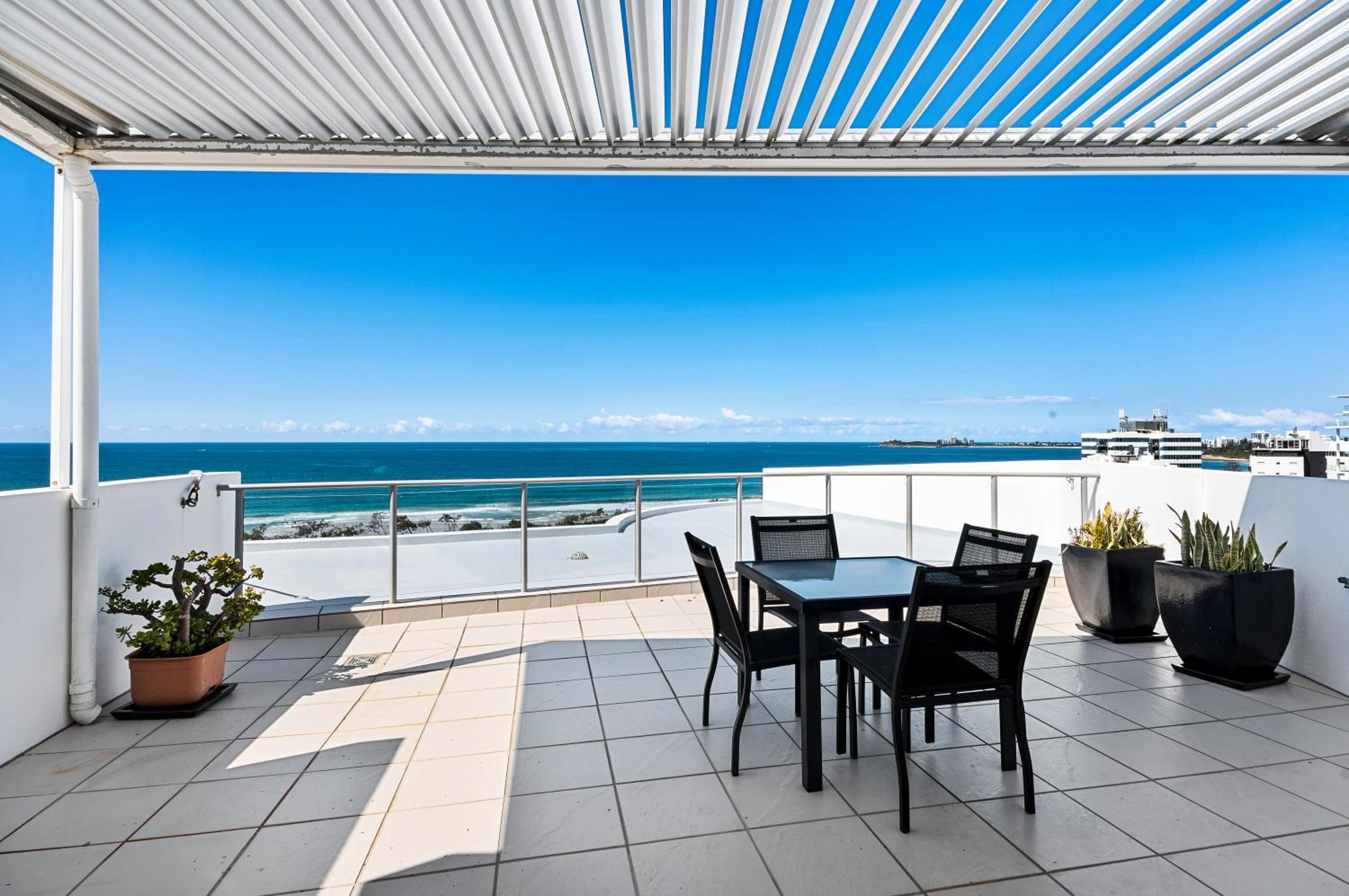 Deluxe Penthouse Apartment with Ocean View