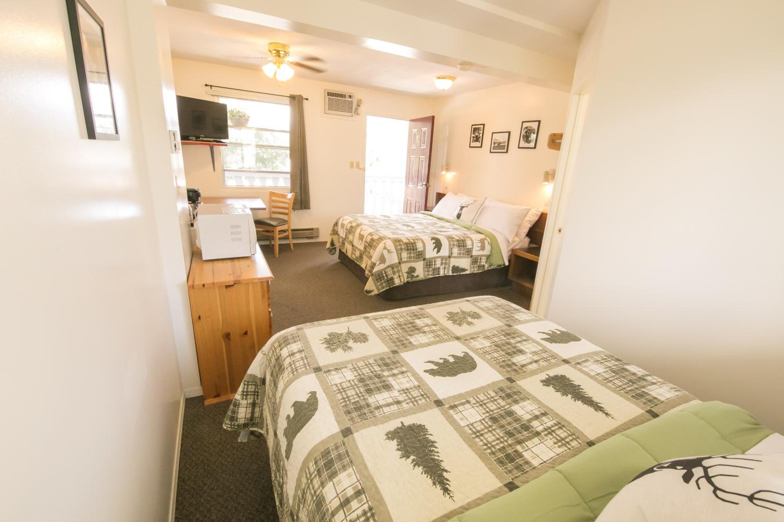 Deluxe Queen Room - Photo 2
