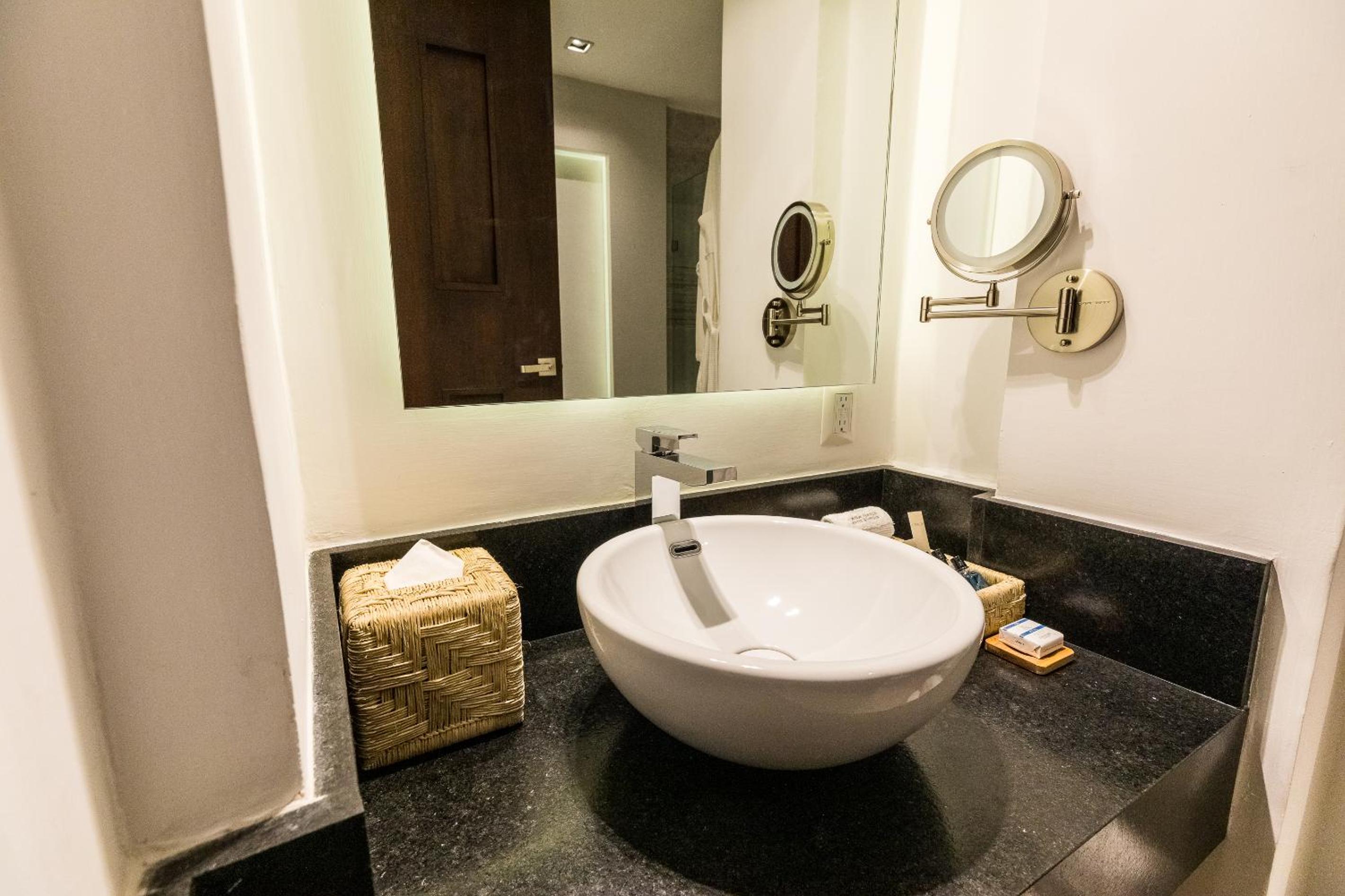 Large Double Room - Photo 6