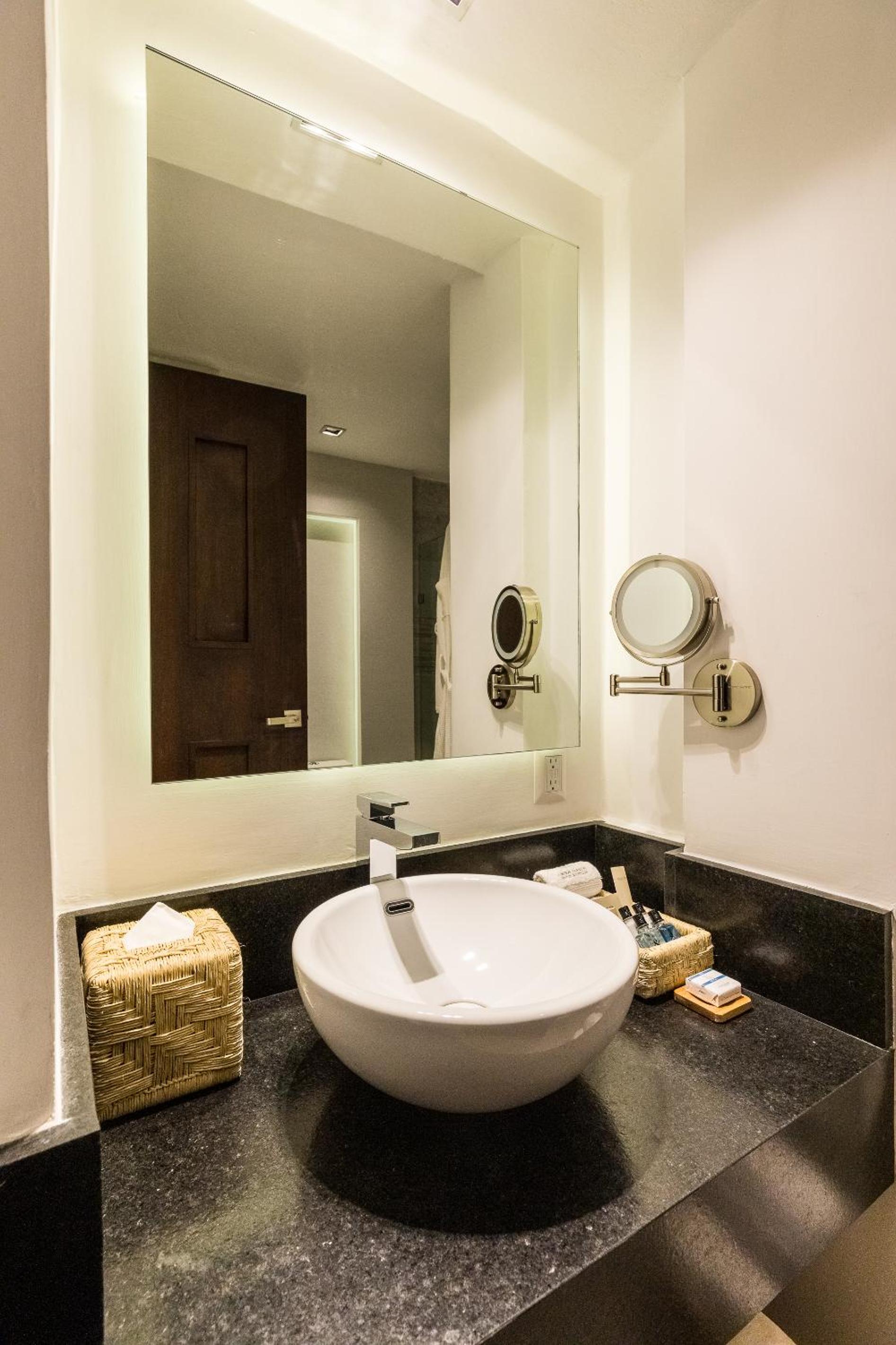 Large Double Room - Photo 10