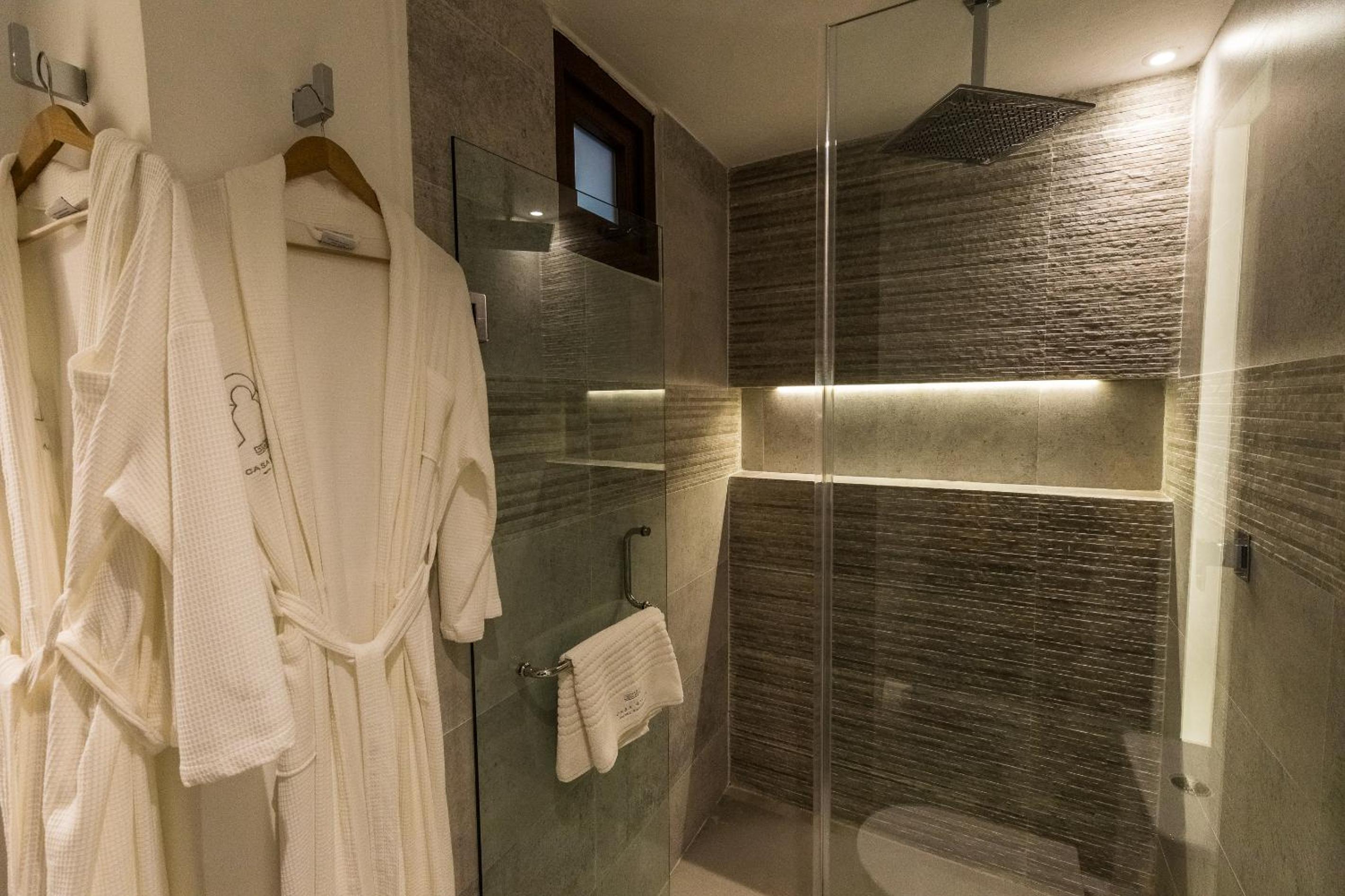 Large Double Room - Photo 13