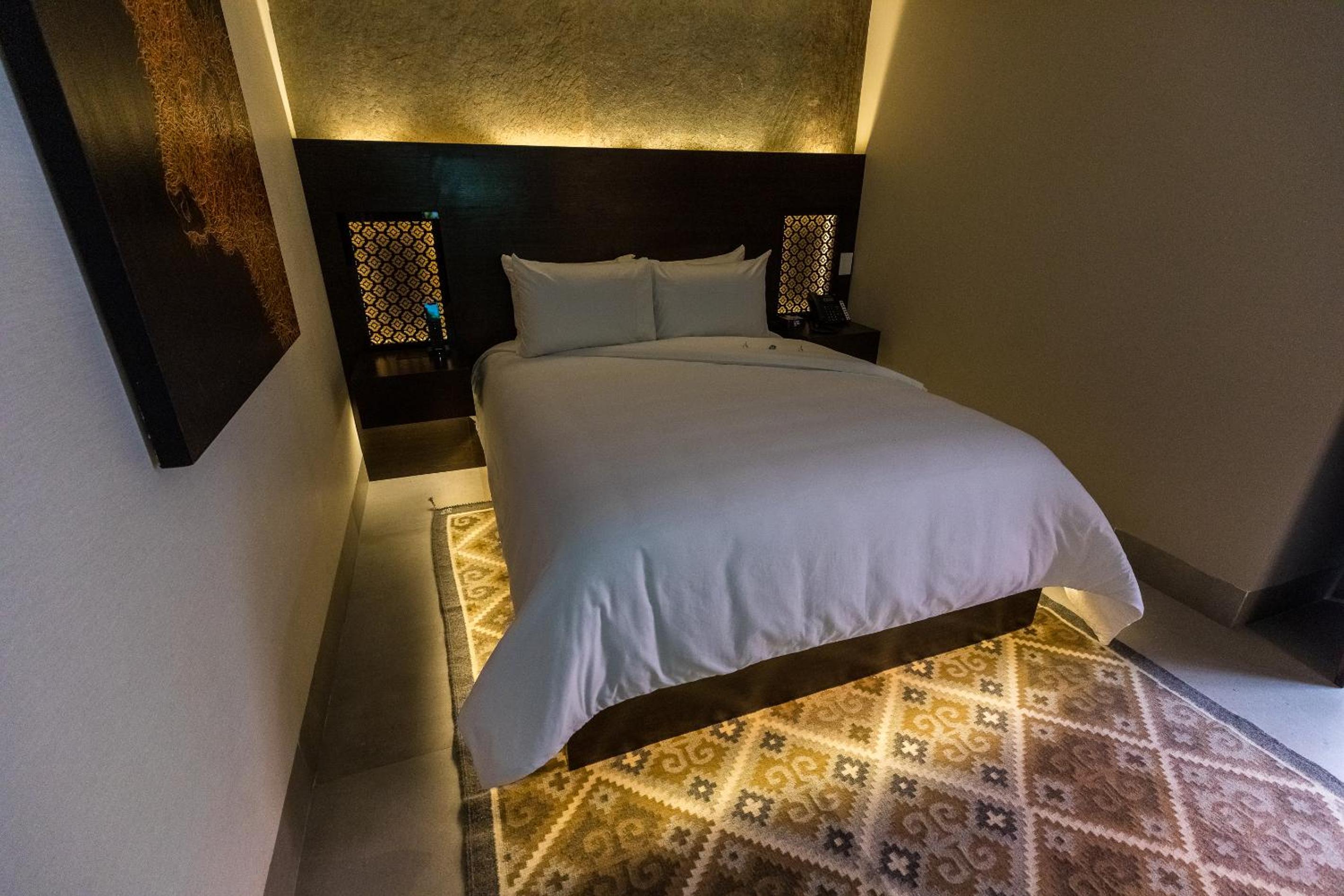 Deluxe Room - Photo 13