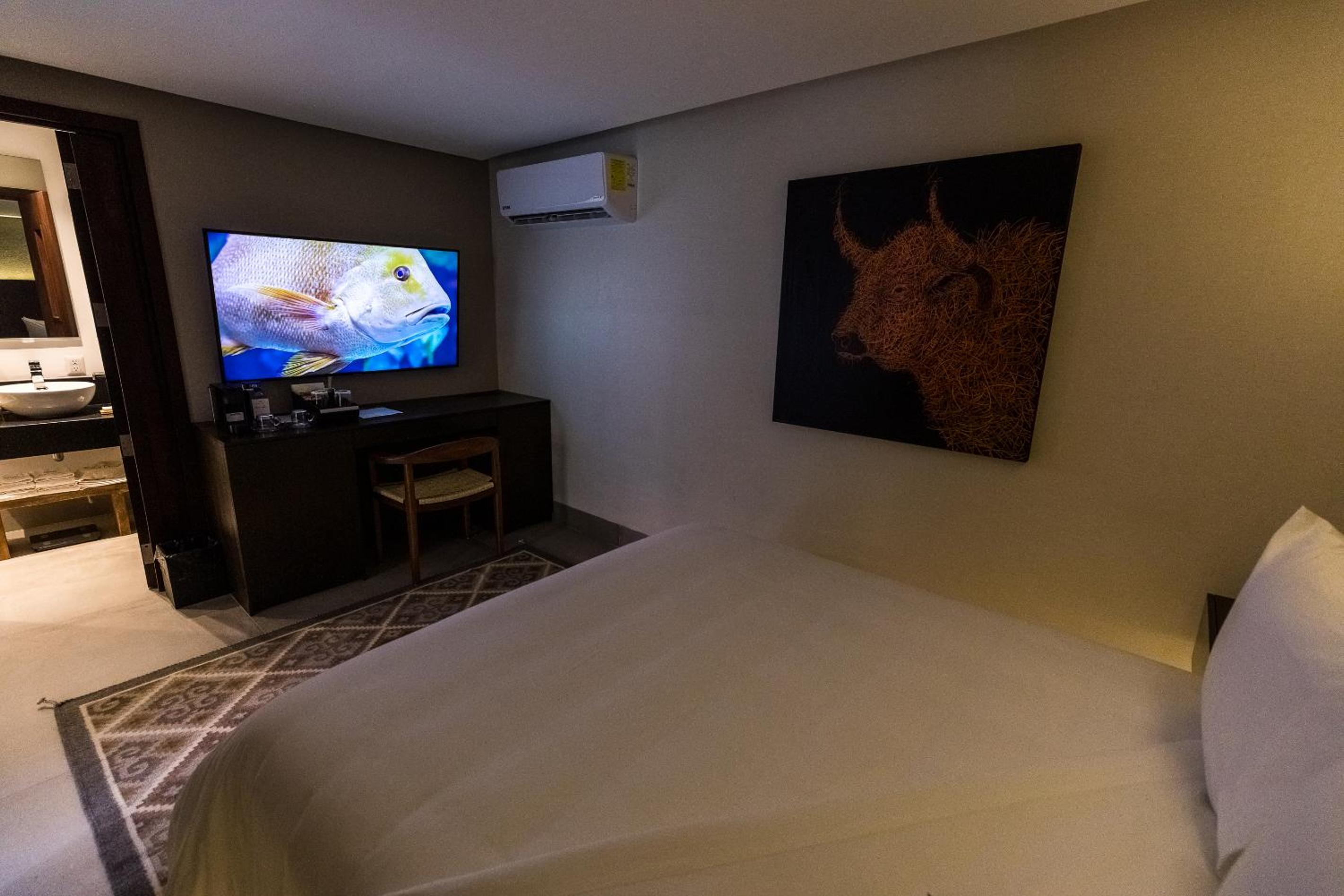 Deluxe Room - Photo 10