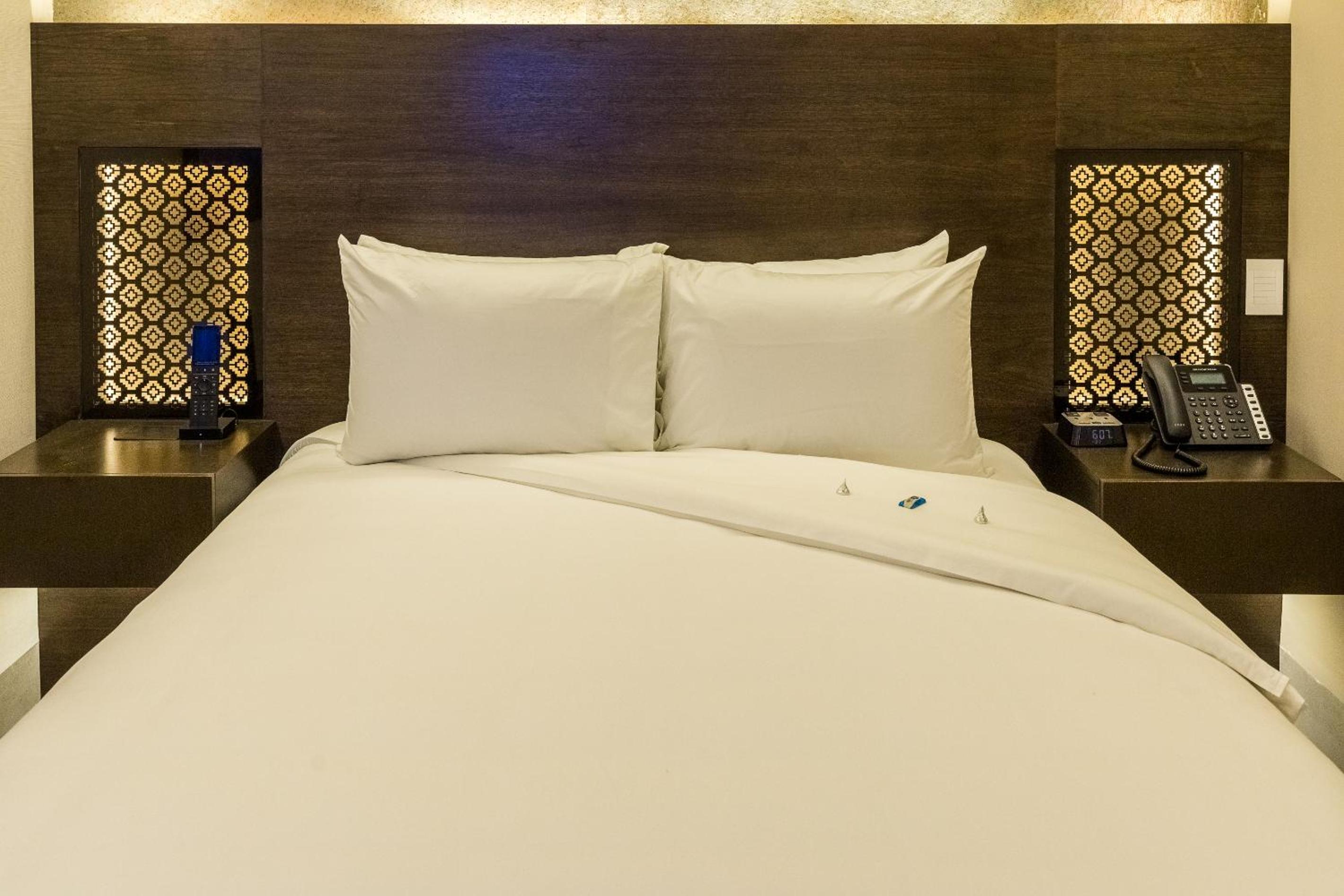 Deluxe Room - Photo 8