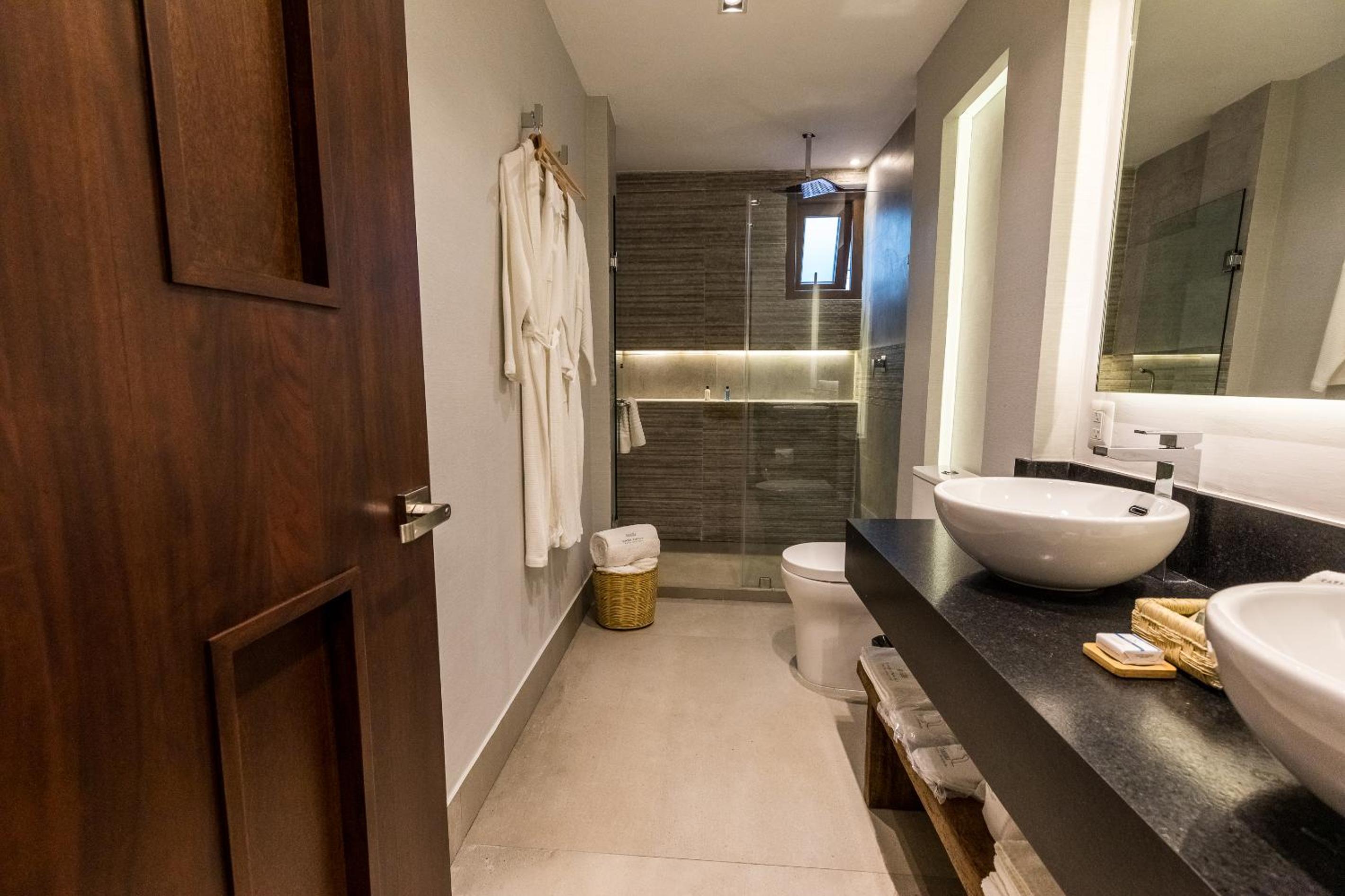 Superior Suite - Photo 3