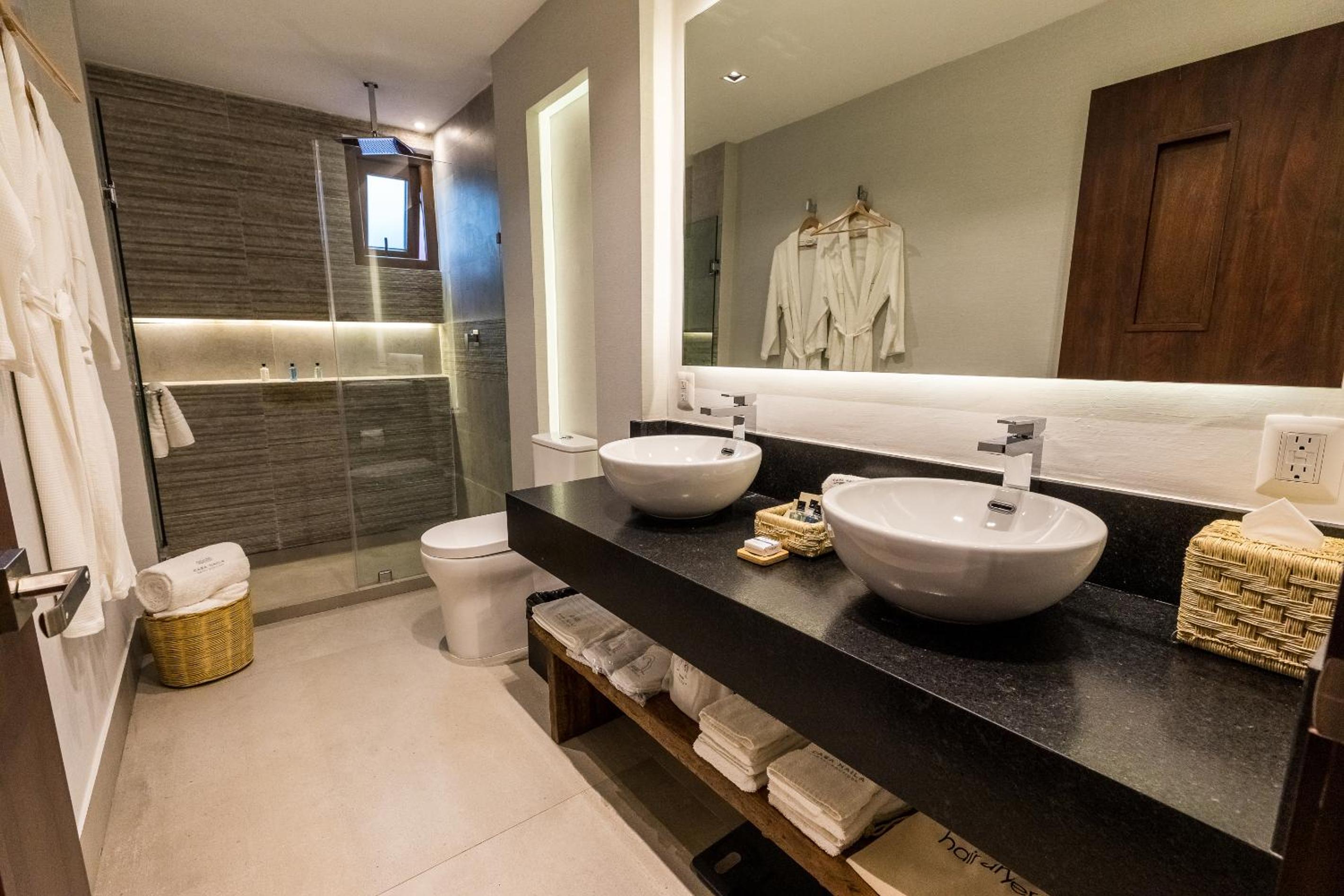 Superior Suite - Photo 7