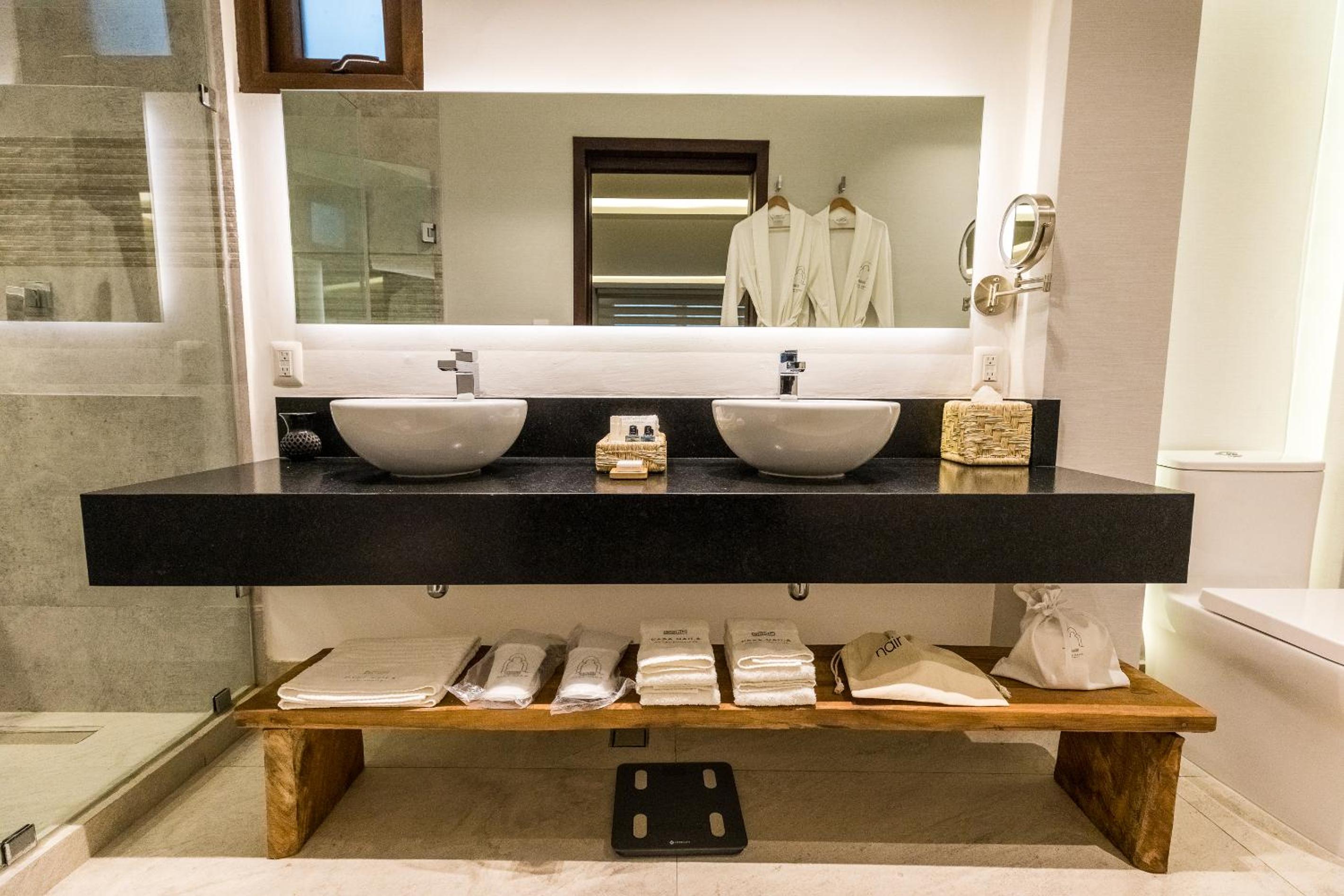 Superior Suite - Photo 12
