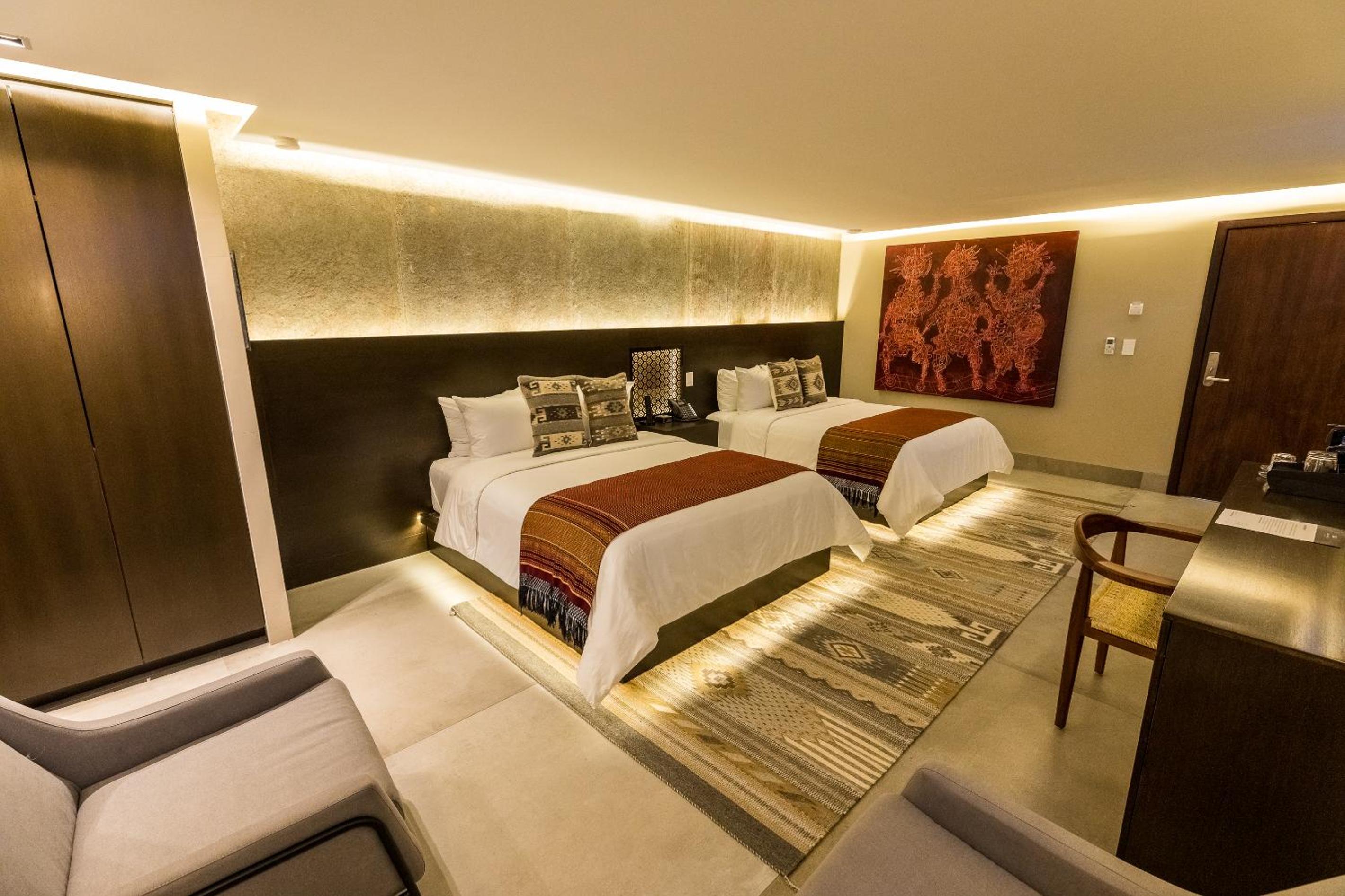 Superior Suite - Photo 15