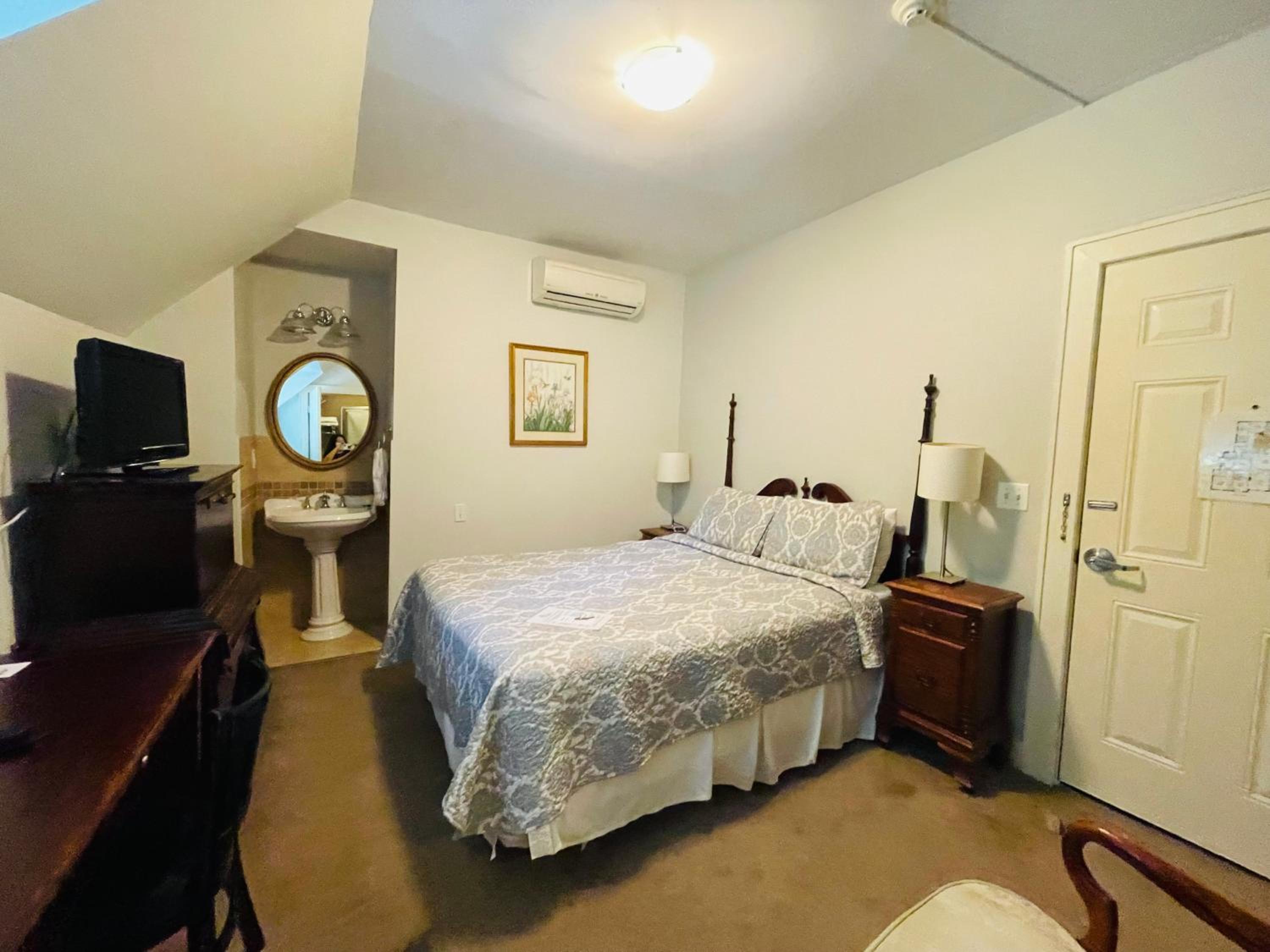 Queen Room - Photo 3