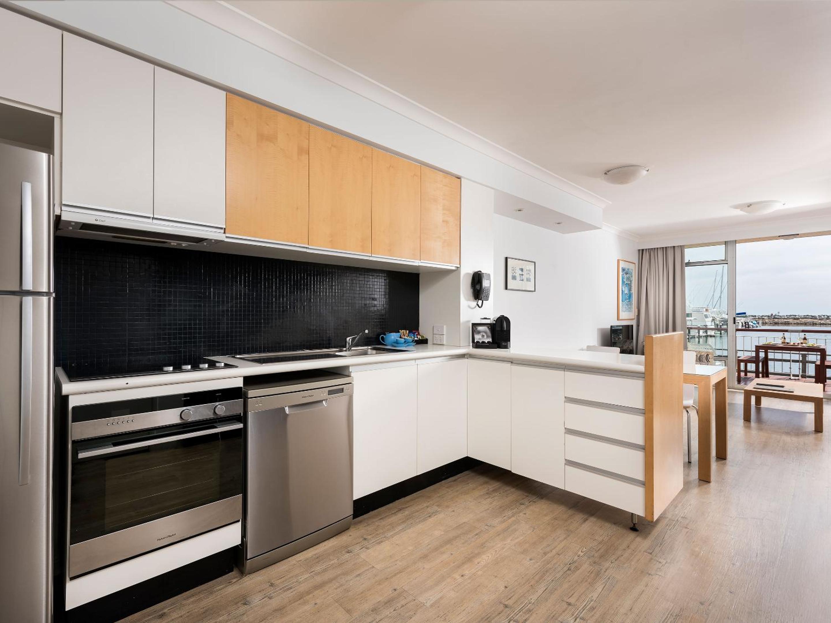 Three-Bedroom Apartment with Marina View photo 2