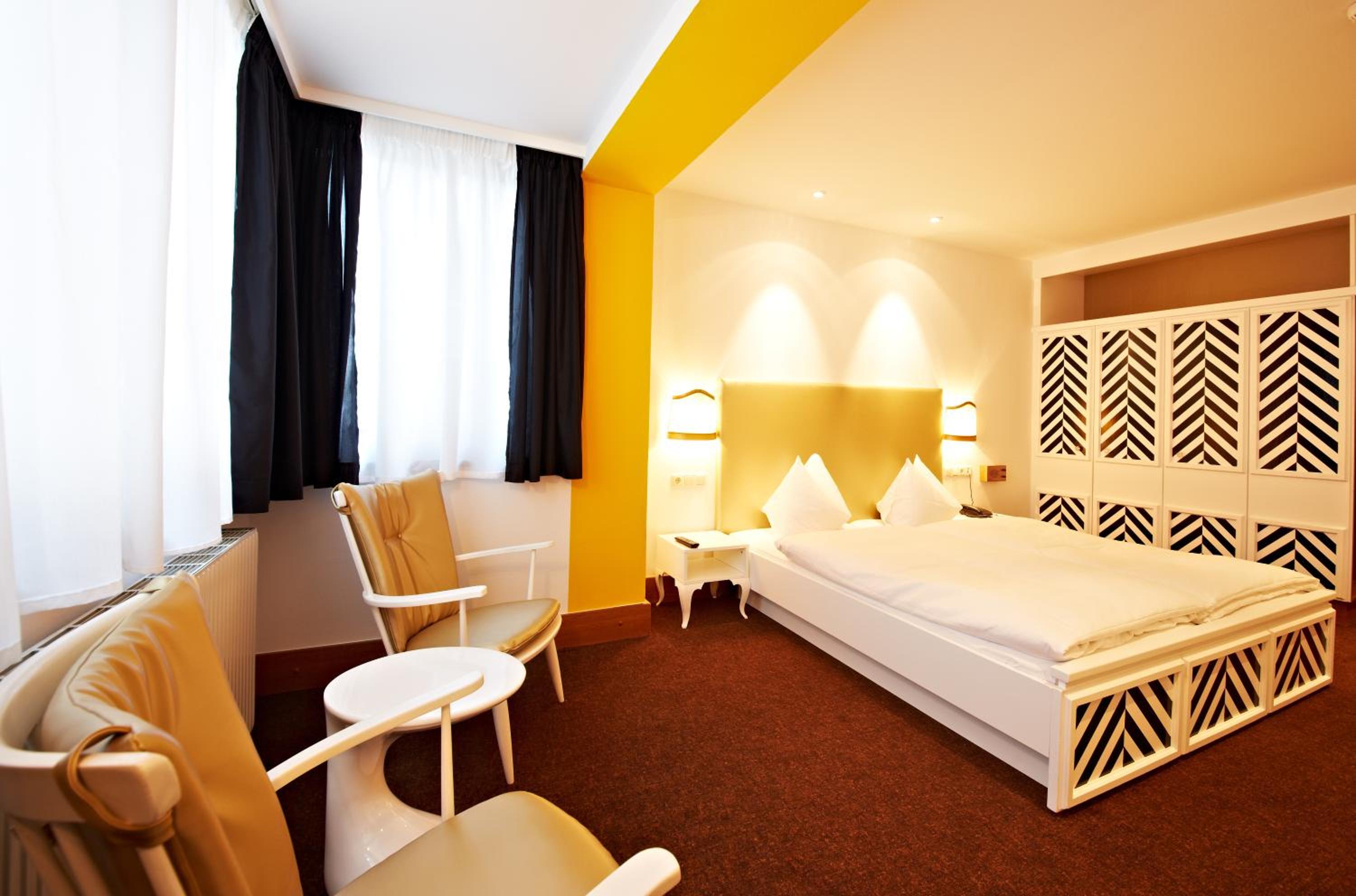 Standard Double Room - Photo 11