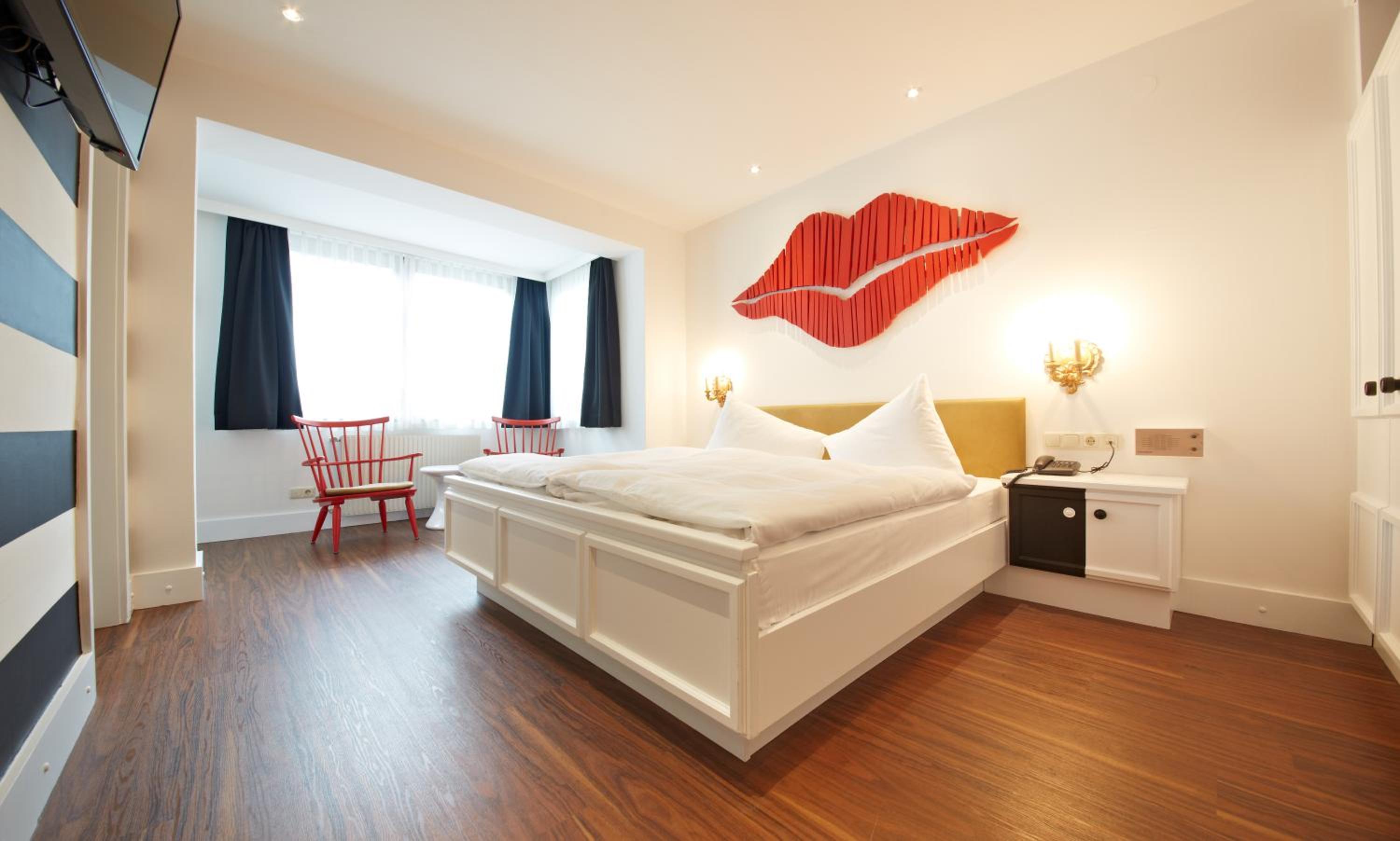 Standard Double Room - Photo 15