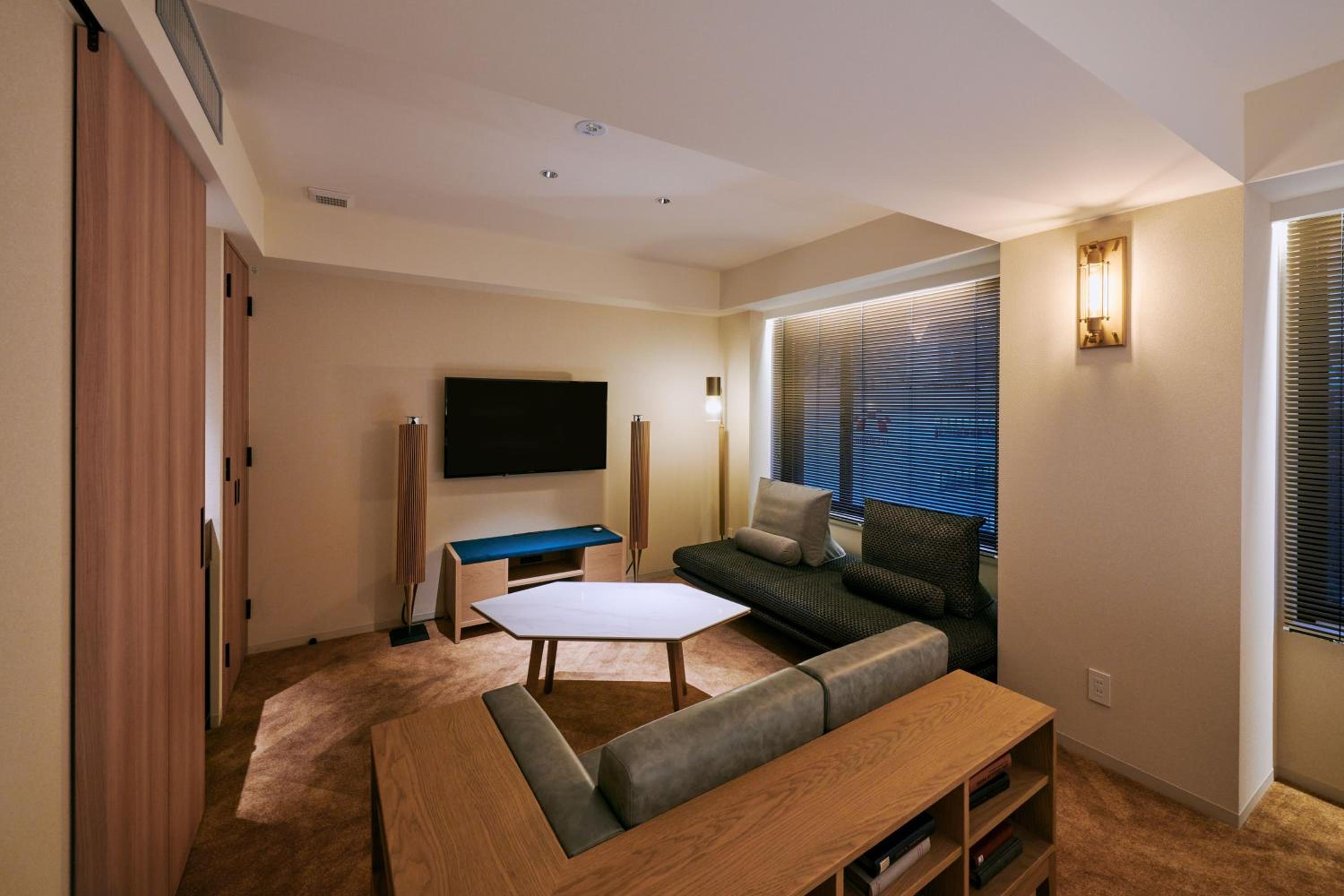 Deluxe King Room - Photo 5
