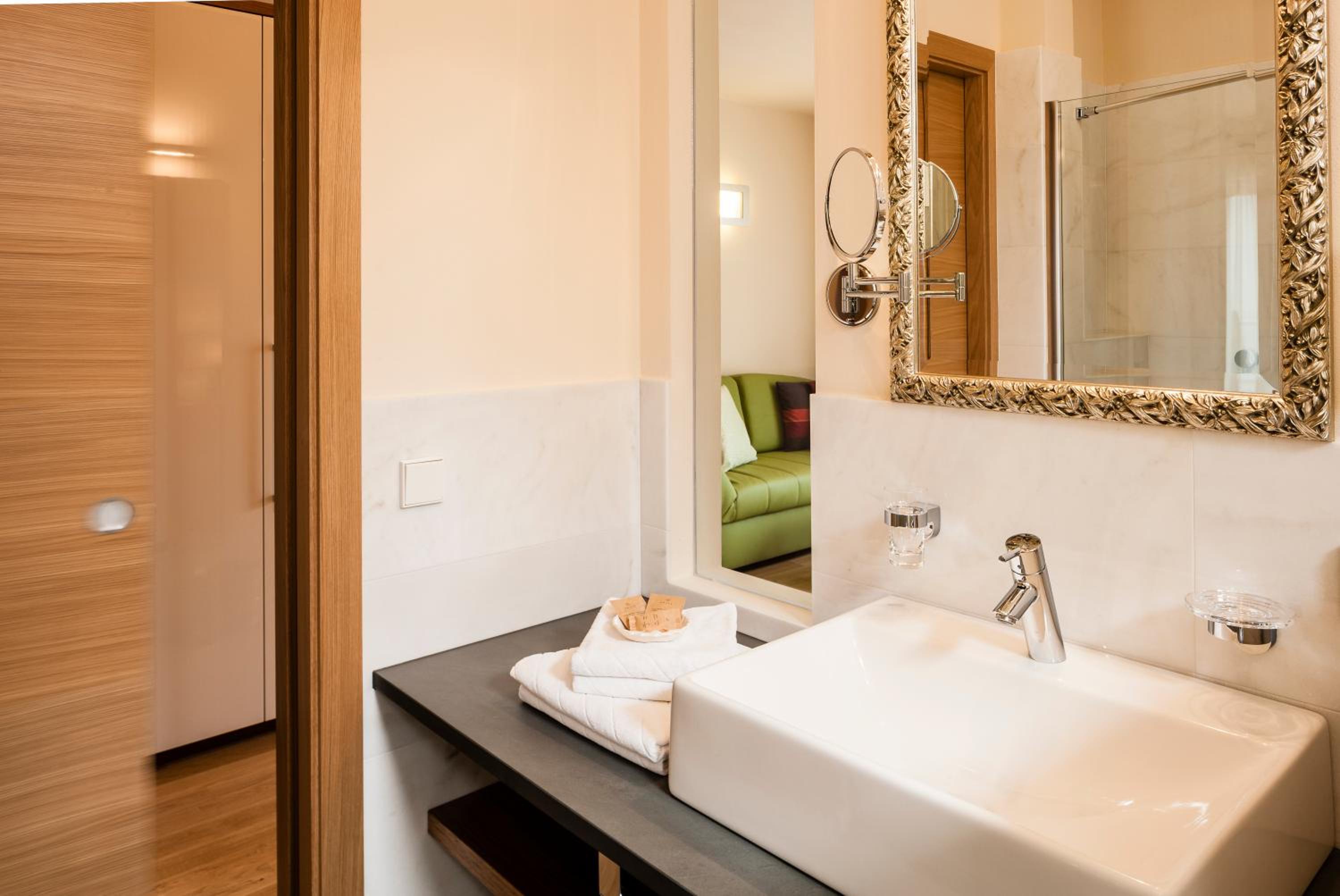Deluxe Double Room - Photo 4