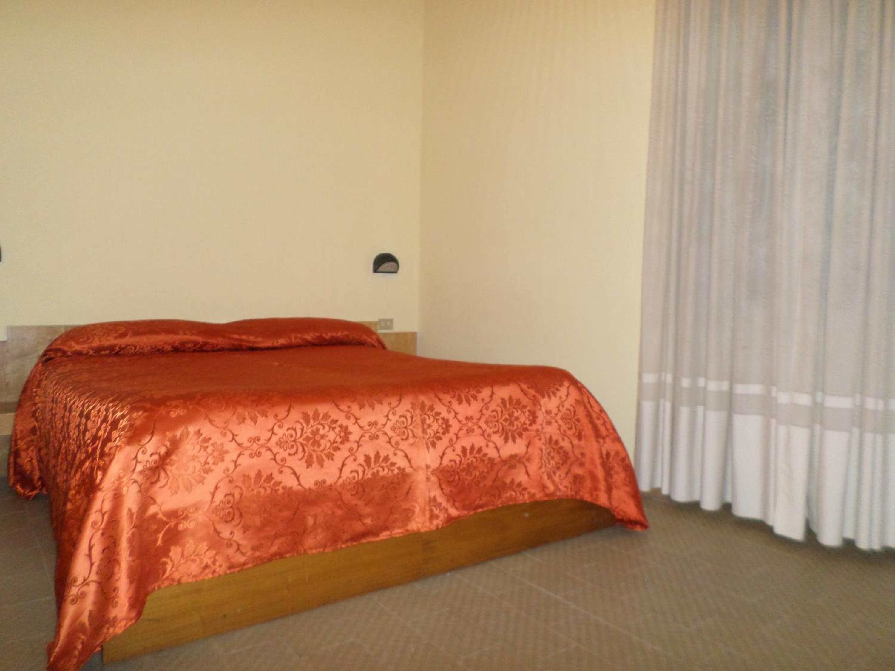 Double Room - Photo 5