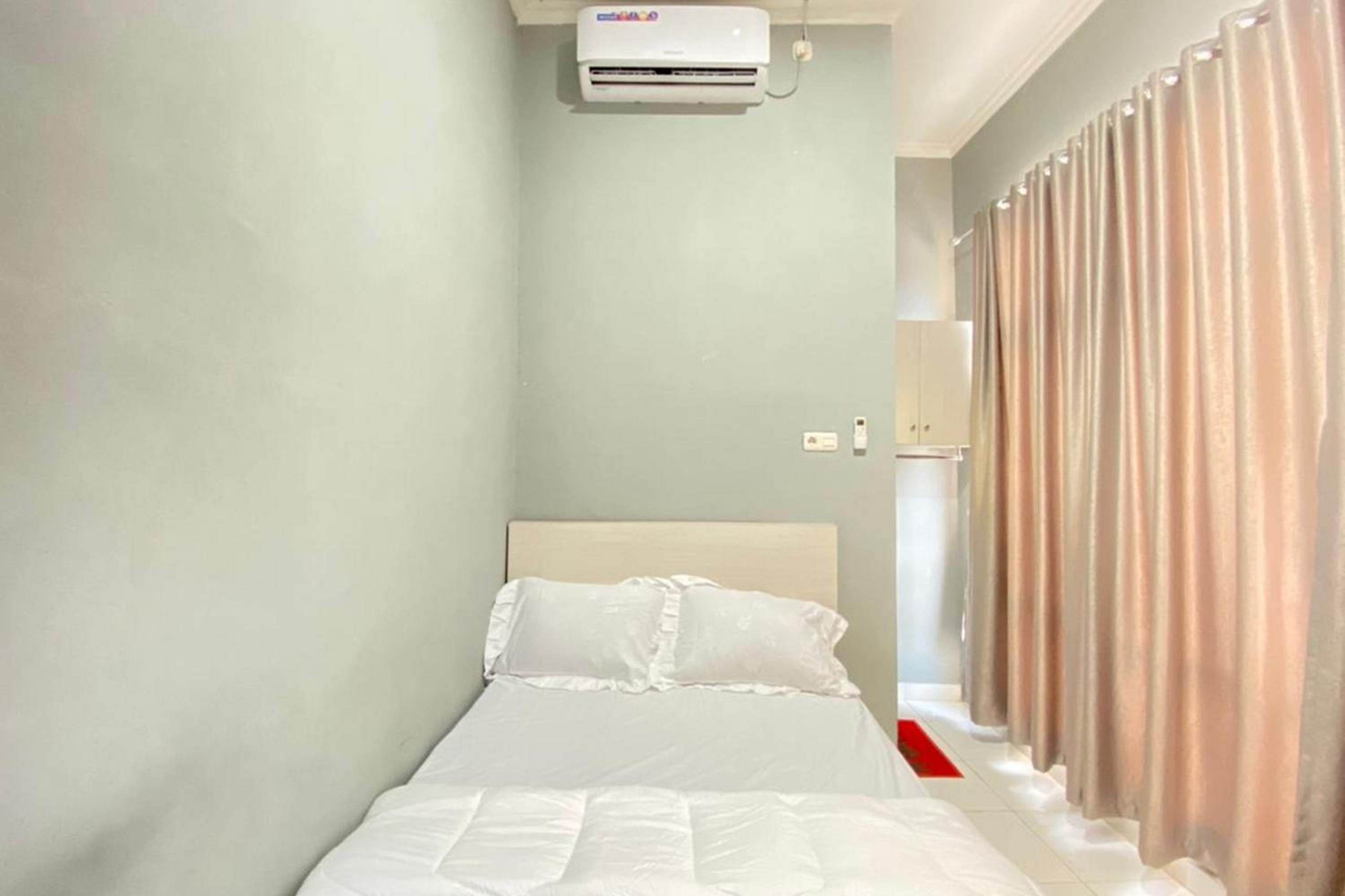 Economy Double Room photo 2