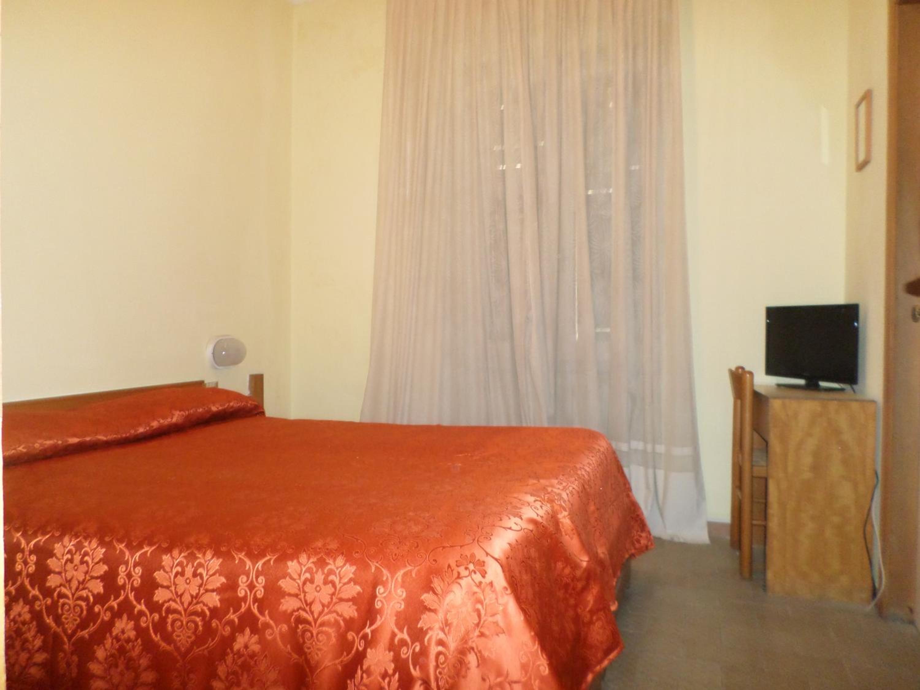 Double Room - Photo 8