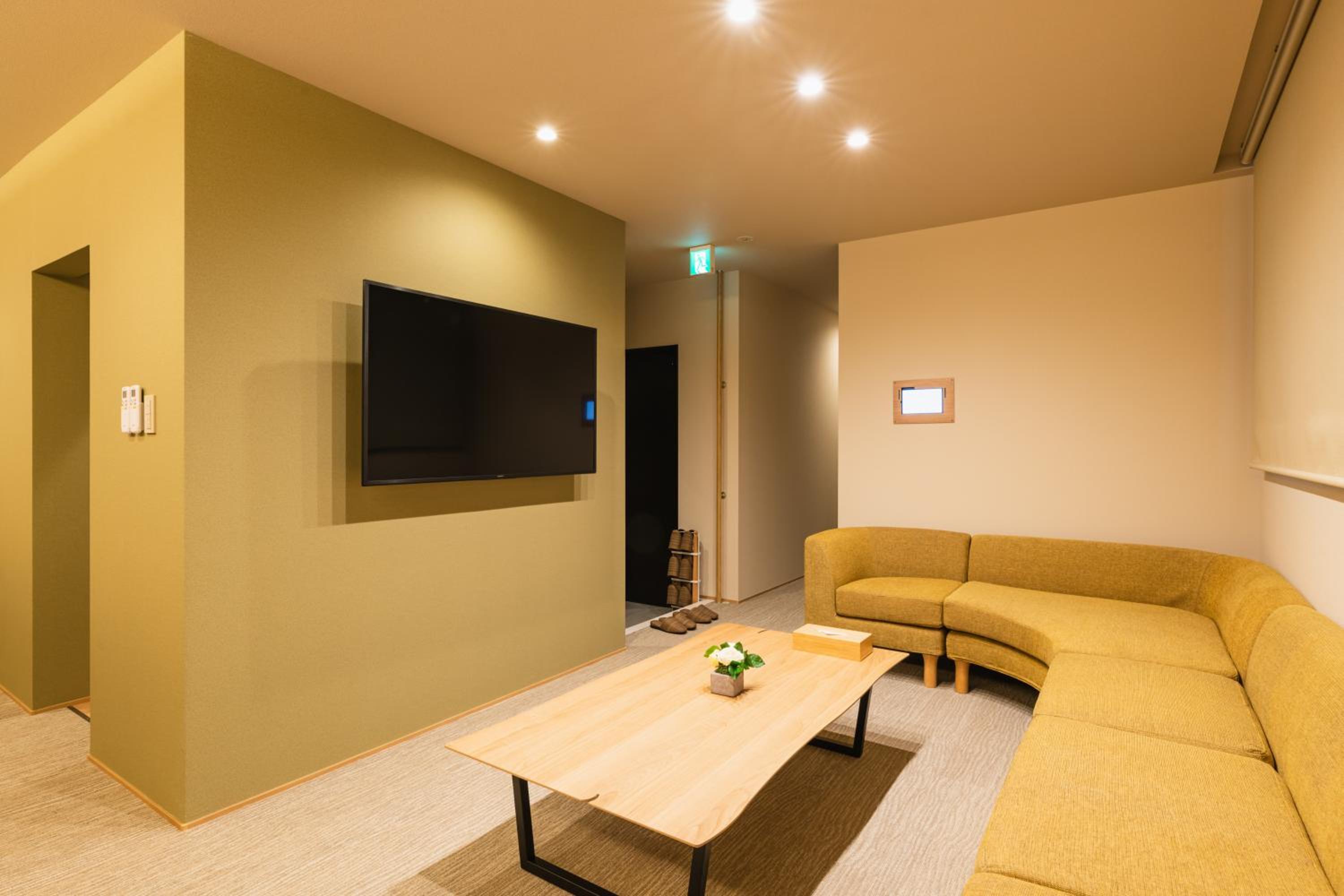 Executive Suite - Photo 8