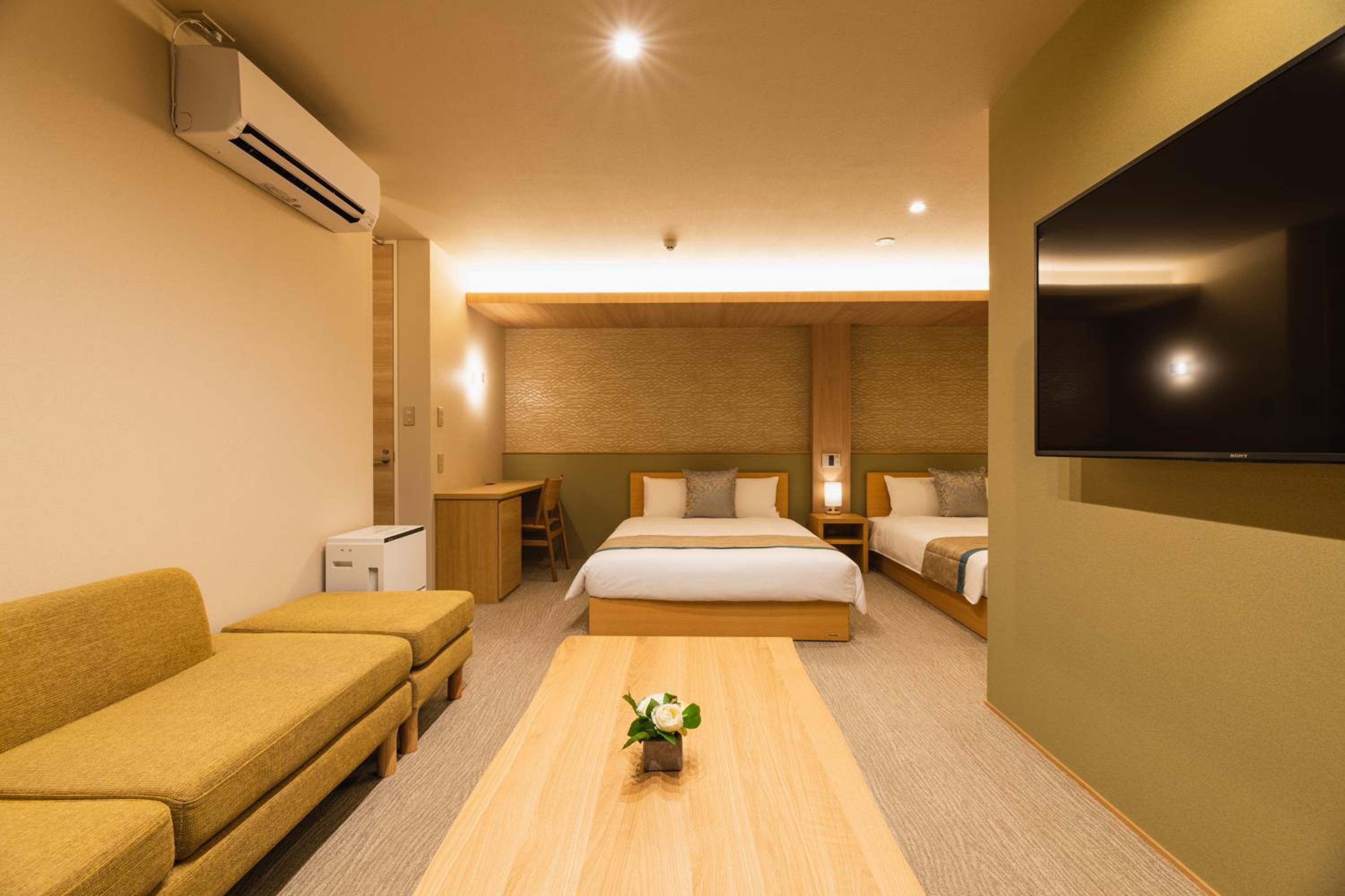Executive Suite - Photo 9