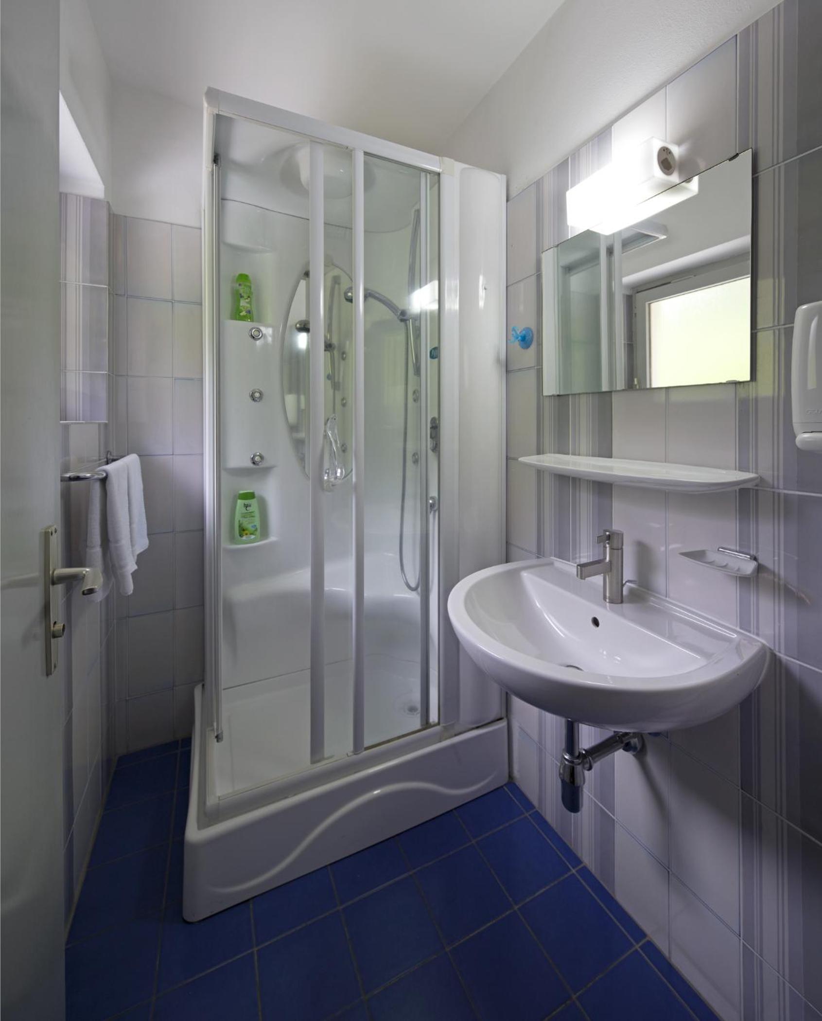 Double Room with Balcony and Shared Bathroom photo 3