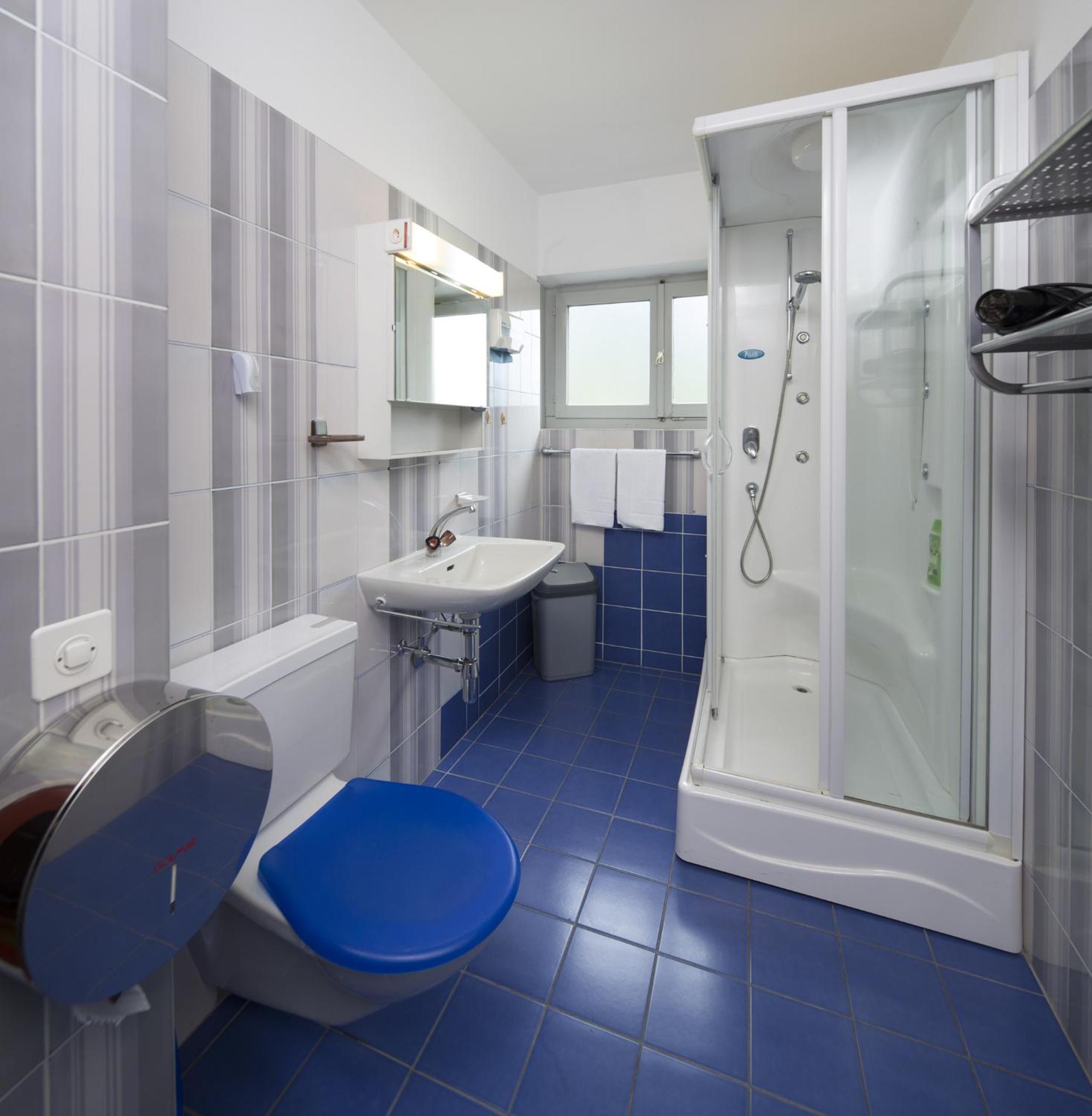 Double Room with Shared Bathroom photo 2
