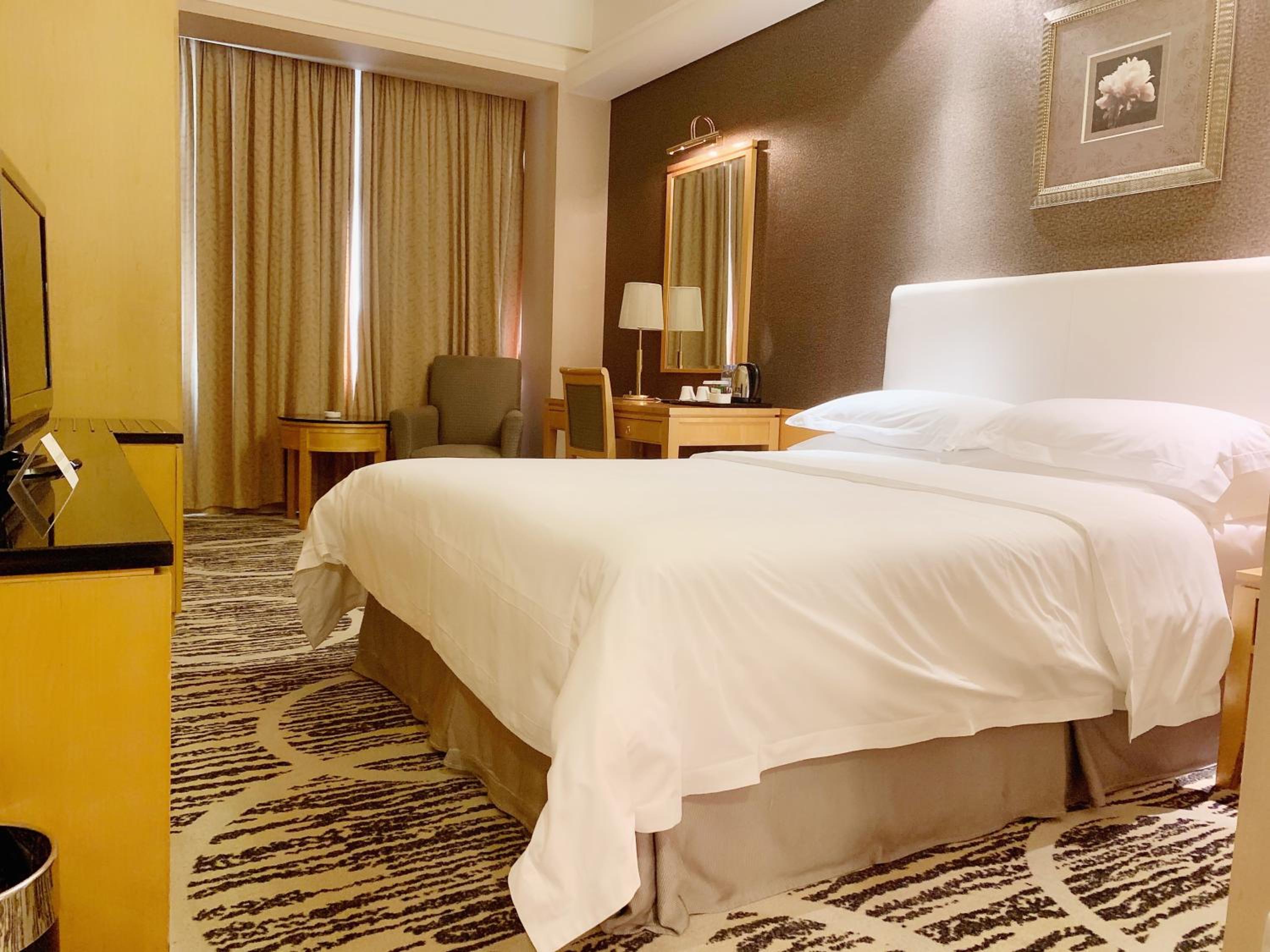 Business Double Room thumbnail 5