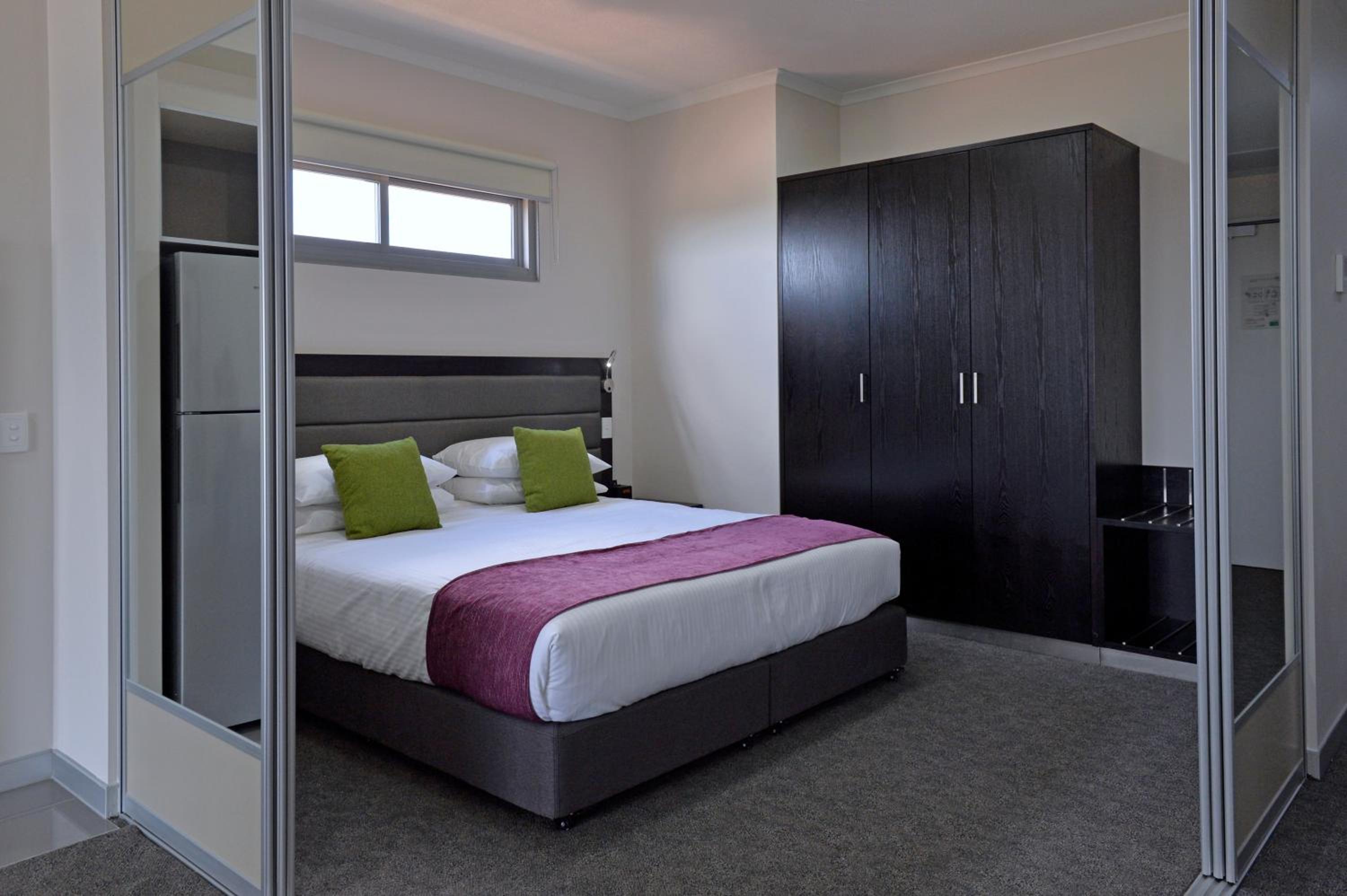 One Bedroom Serviced Apartment with Balcony thumbnail 5