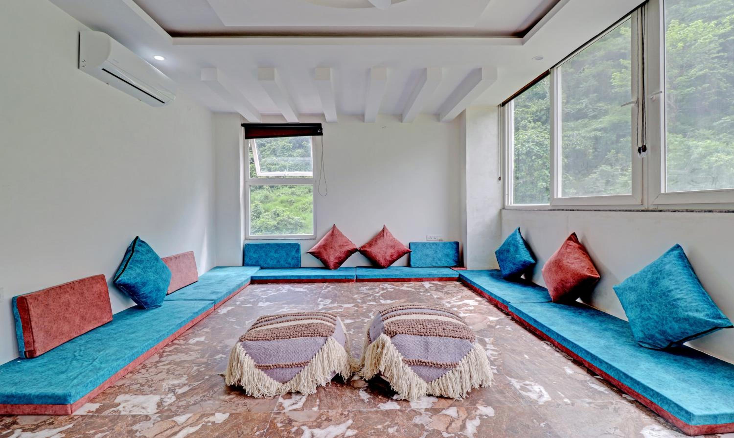 Deluxe Family Room