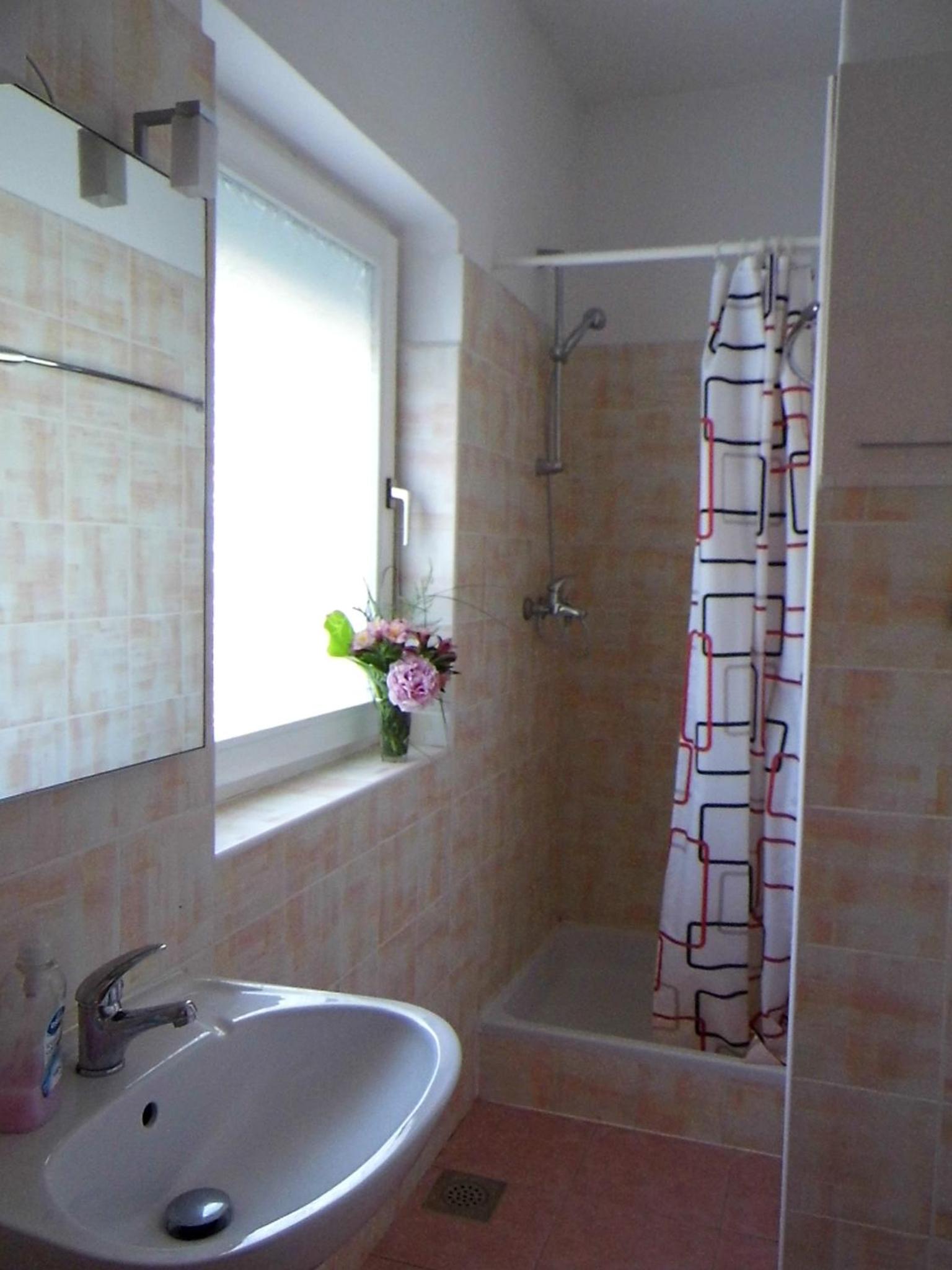 Double Room with Balcony - Photo 3