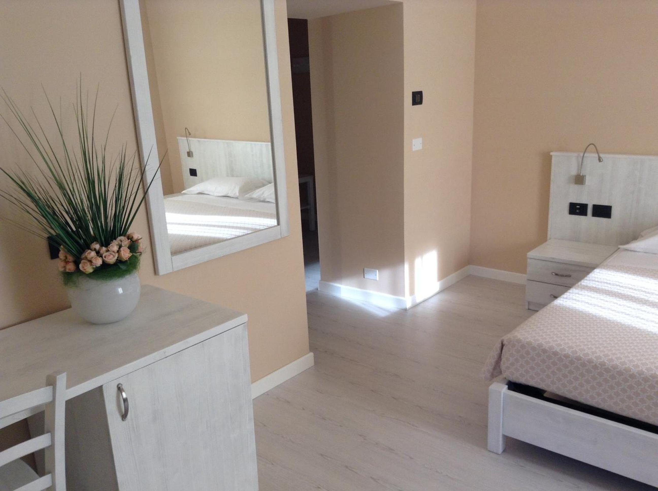 Deluxe Triple Room - Photo 4