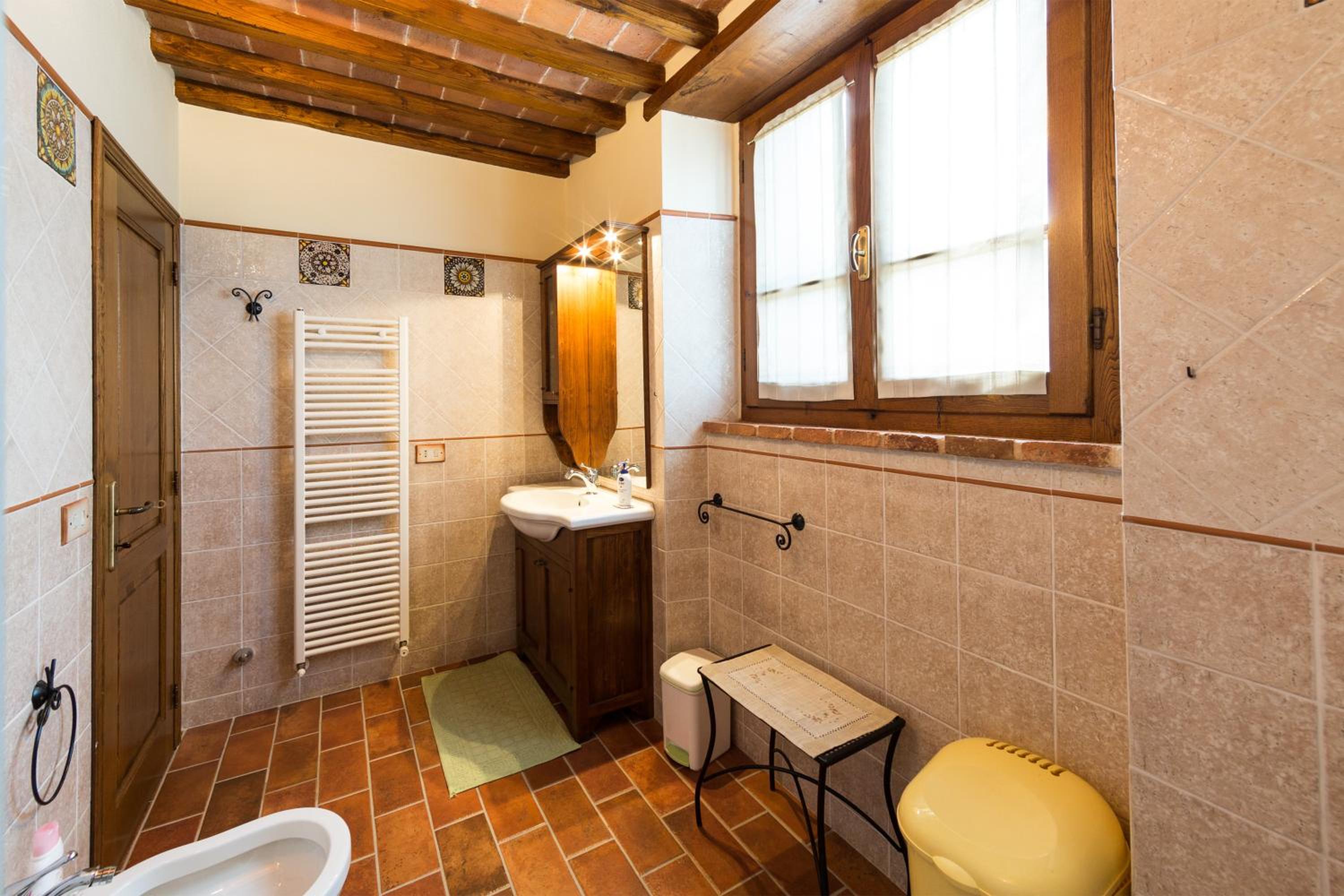 Two-Bedroom Apartment - Split Level photo 2