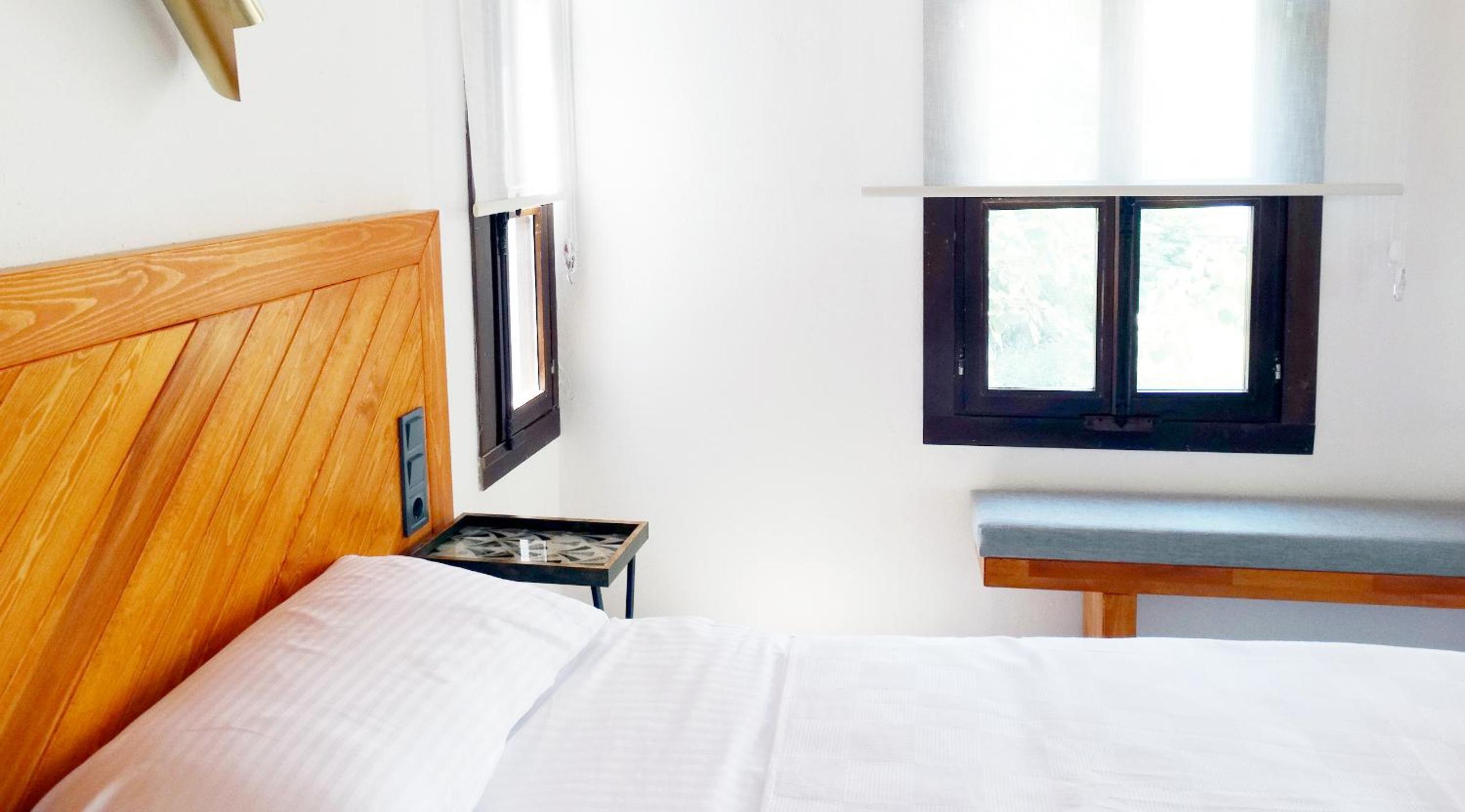 Deluxe Room (2 Adults + 1 Child) photo 2