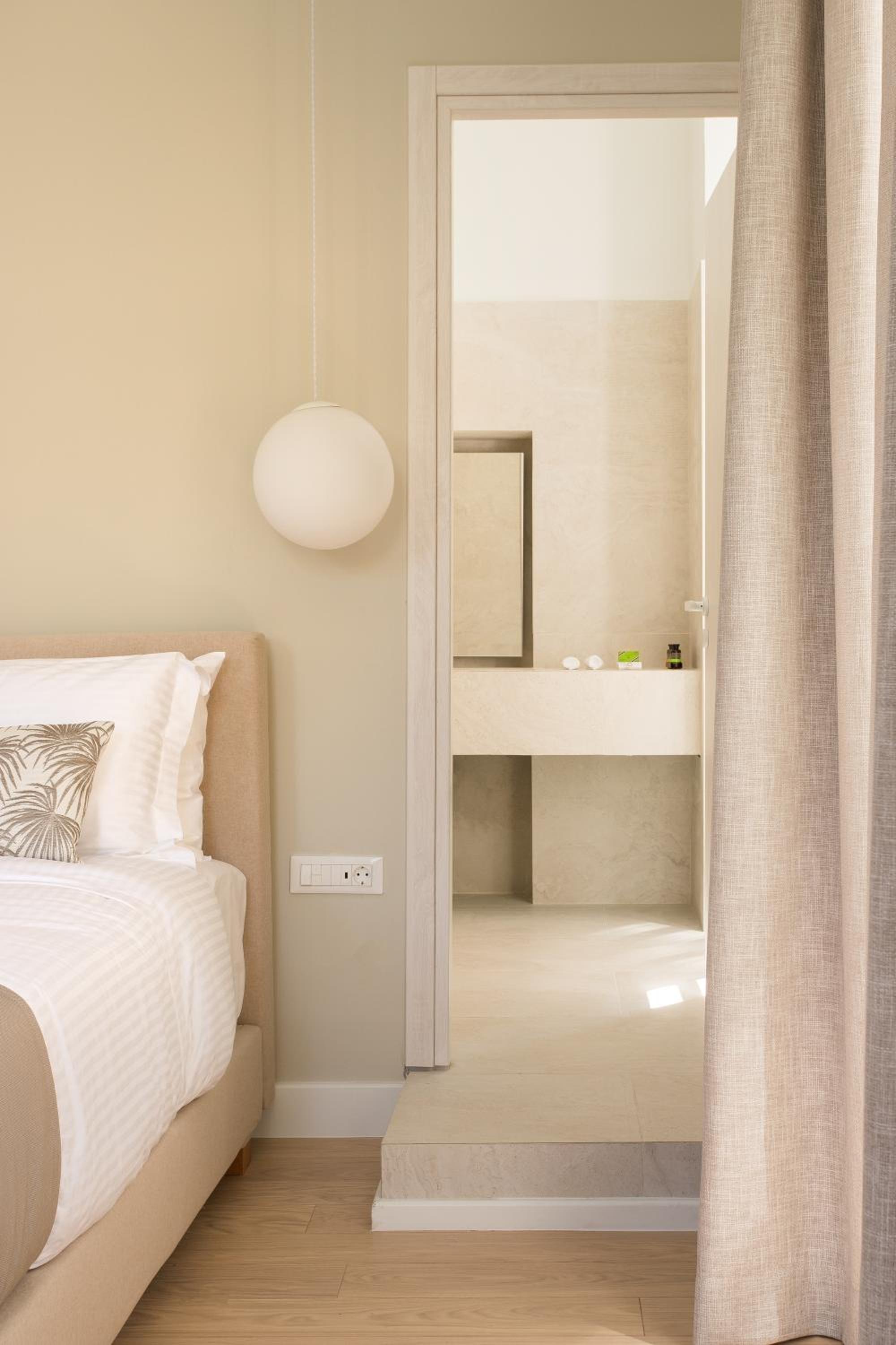 Superior Suite with City View photo 2