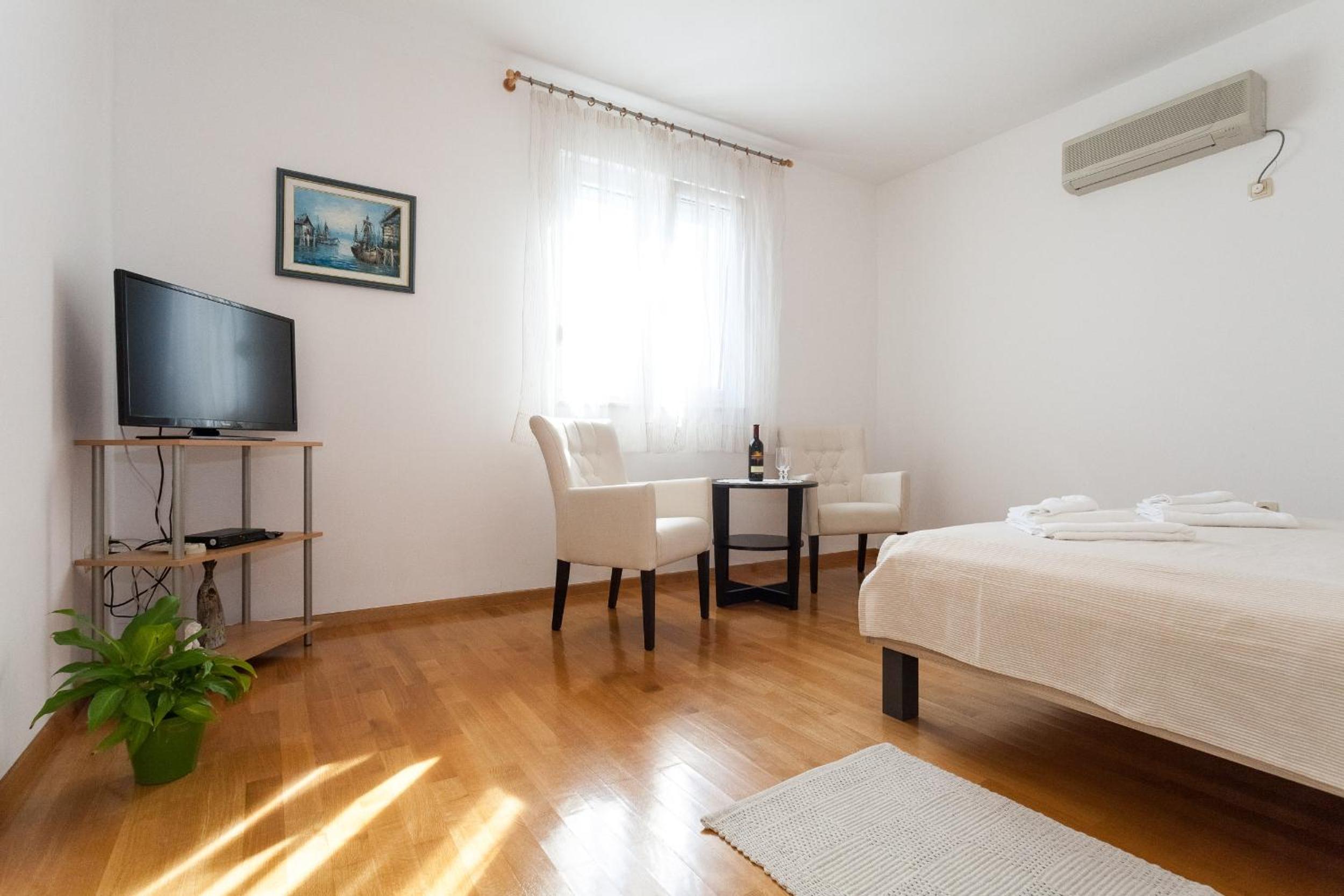 One-Bedroom Apartment with Balcony