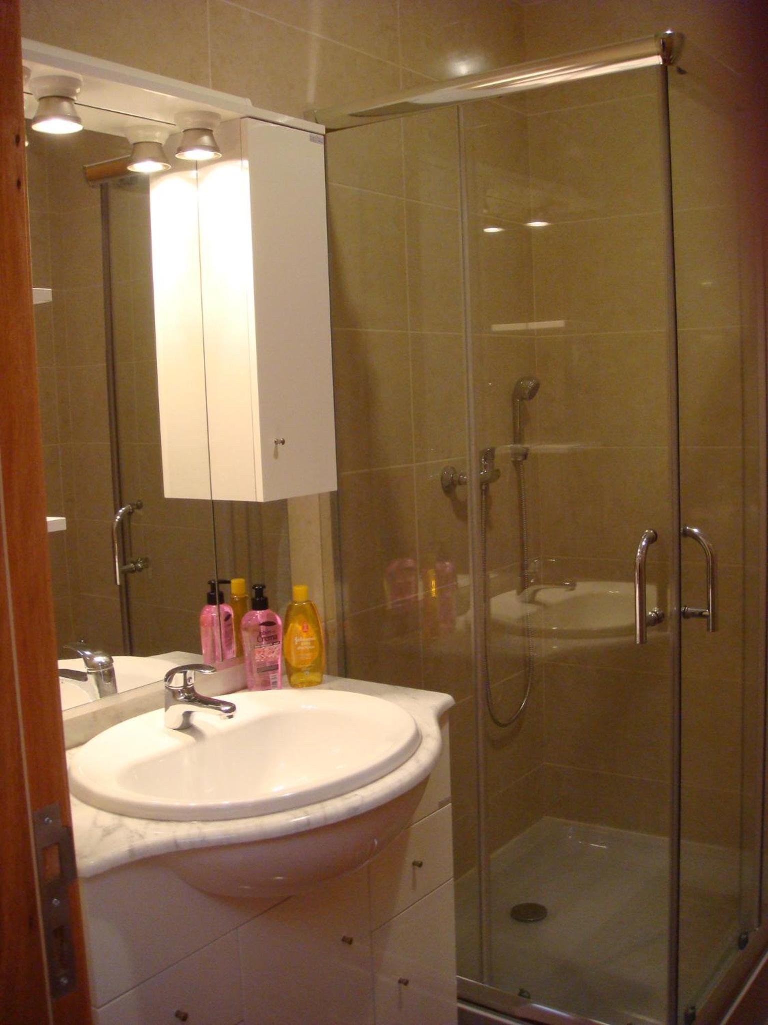 One-Bedroom House - Photo 8