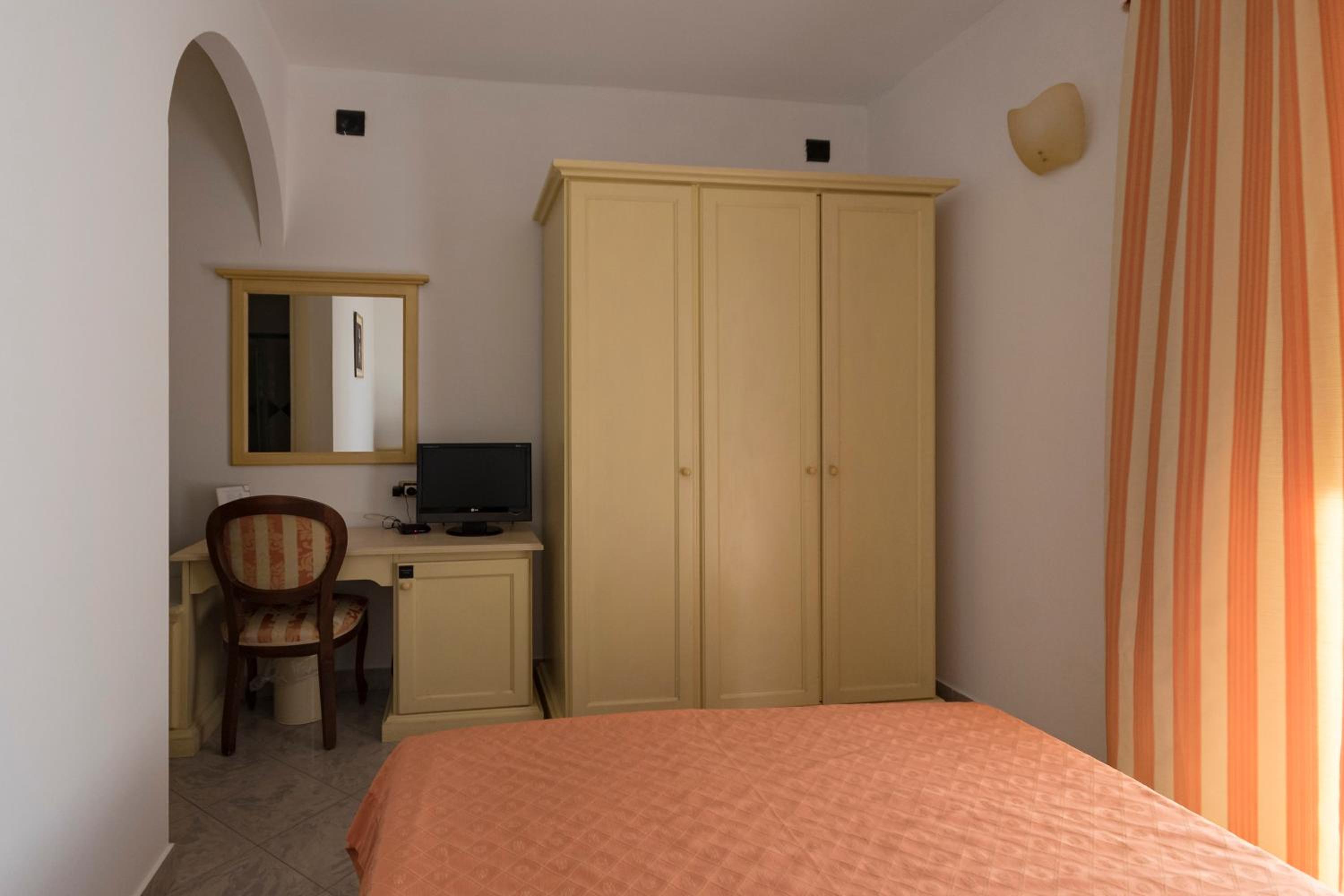 Single Room photo 3