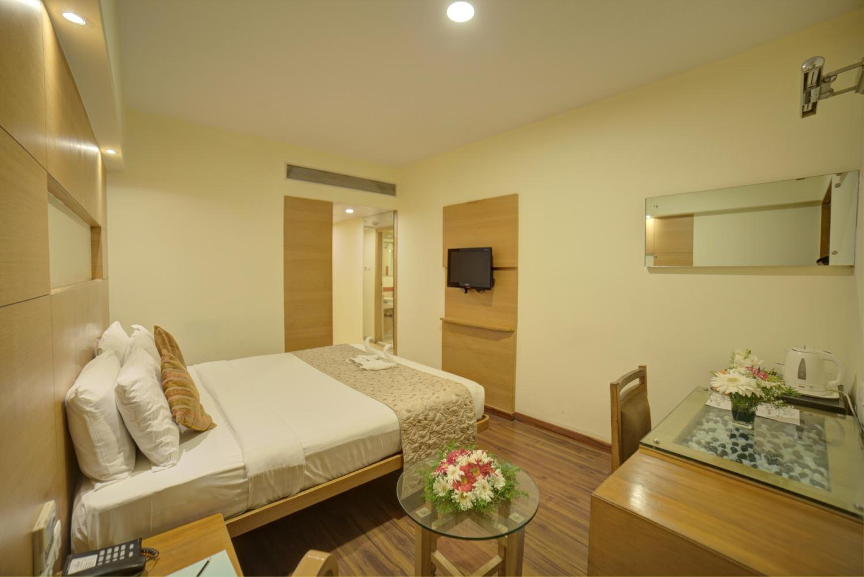 Superior King Room - Photo 3