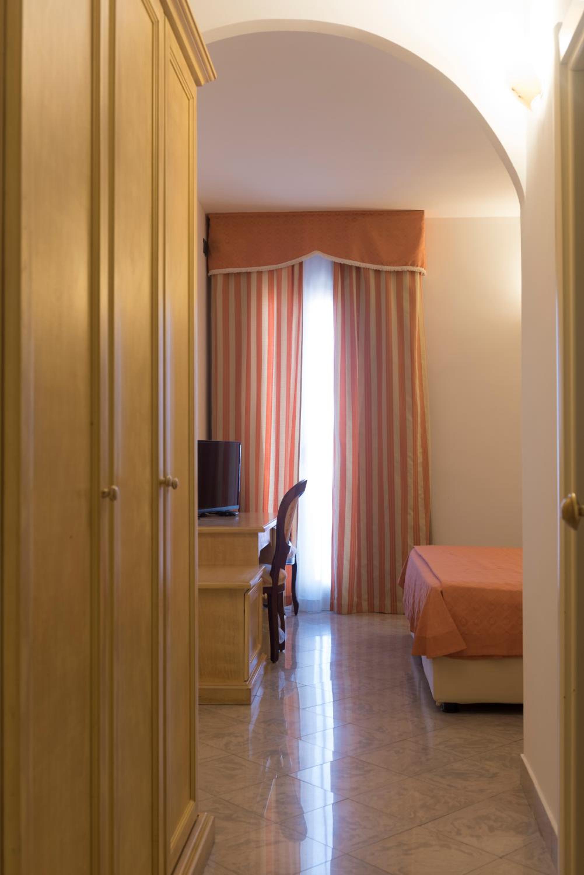 Double or Twin Room photo 2
